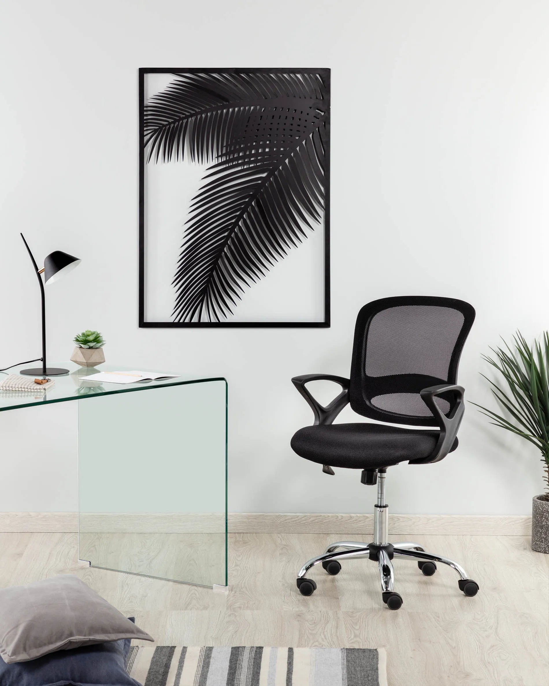 Der Burano Tisch: Eleganz in Glas, 125x70 cm, ideal für kleine Räume. Zeitloses Design, pflegeleicht und robust.