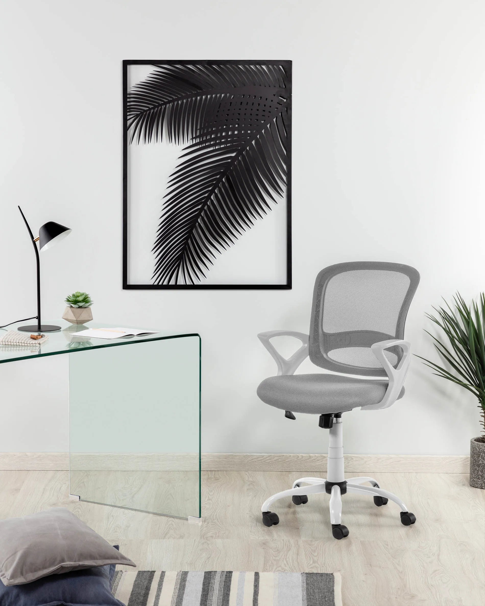 Der Burano Tisch: Eleganz in Glas, 125x70 cm, ideal für kleine Räume. Zeitloses Design, pflegeleicht und robust.