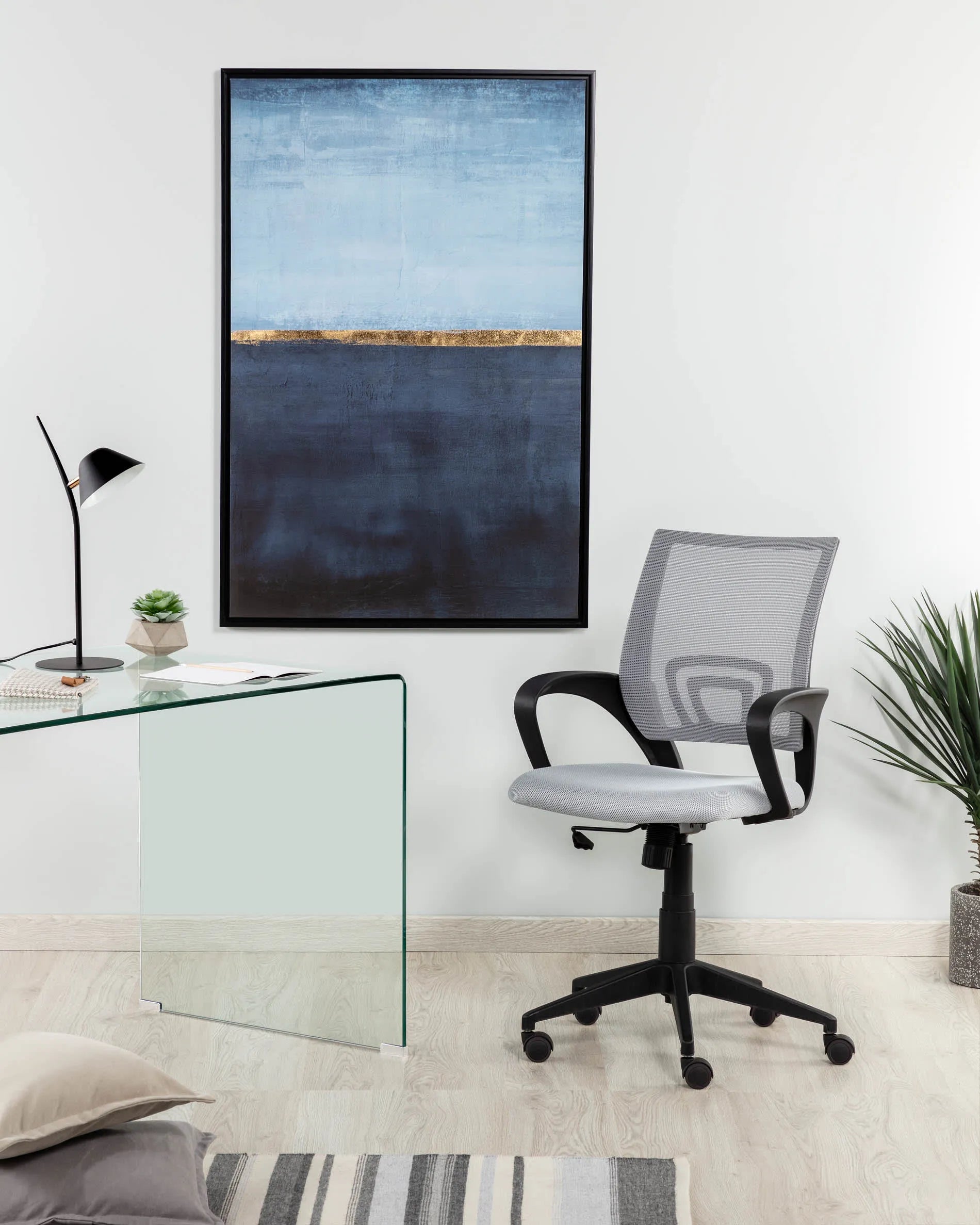 Der Burano Tisch: Eleganz in Glas, 125x70 cm, ideal für kleine Räume. Zeitloses Design, pflegeleicht und robust.