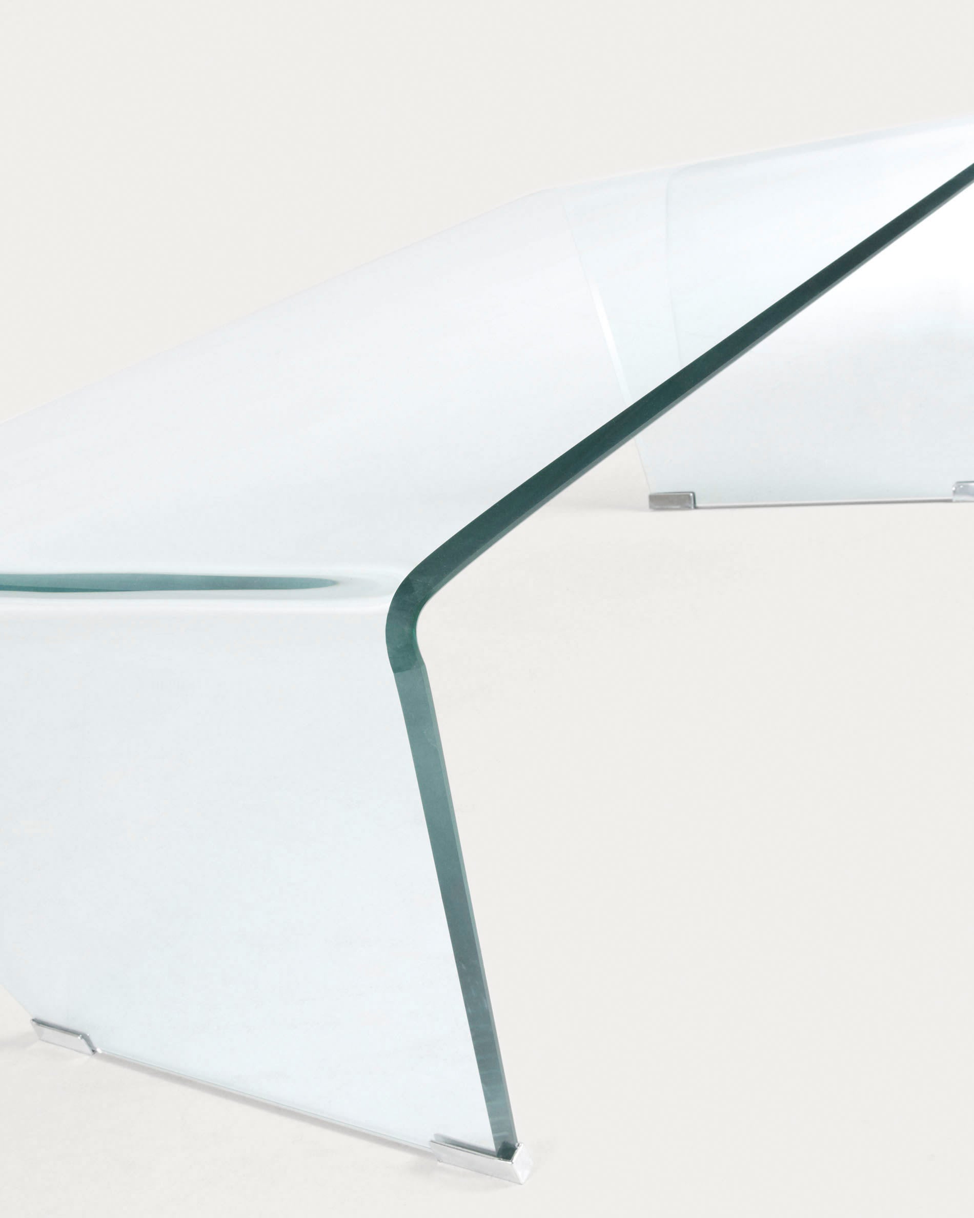 Eleganter Couchtisch Burano aus Glas, 120x60 cm, von Kave Home. Perfekt für moderne und geschmackvolle Wohnbereiche.