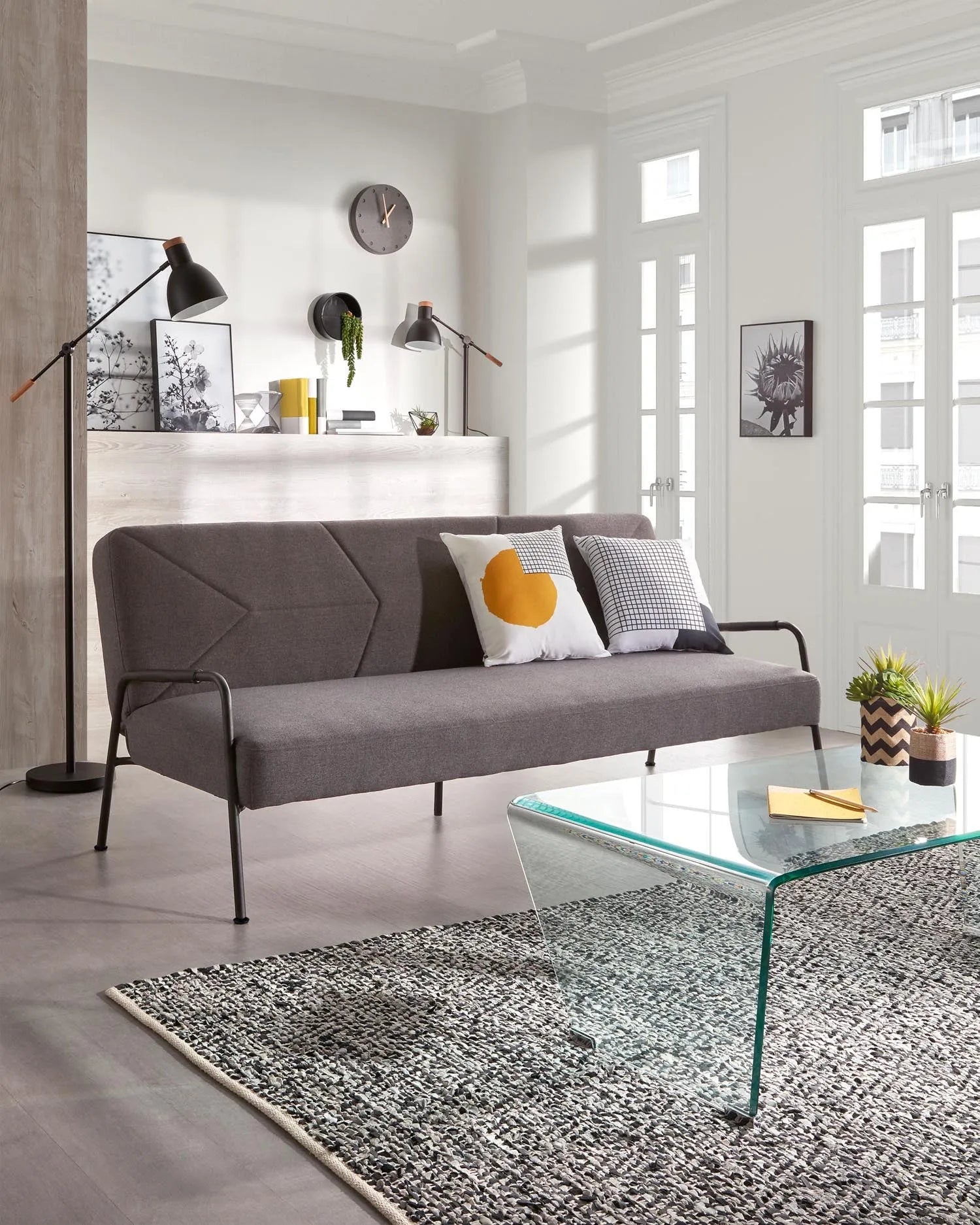 Der Burano Couchtisch: Eleganz in Glas, minimalistisch und zeitlos, ideal für stilvolle, lichtdurchflutete Räume.