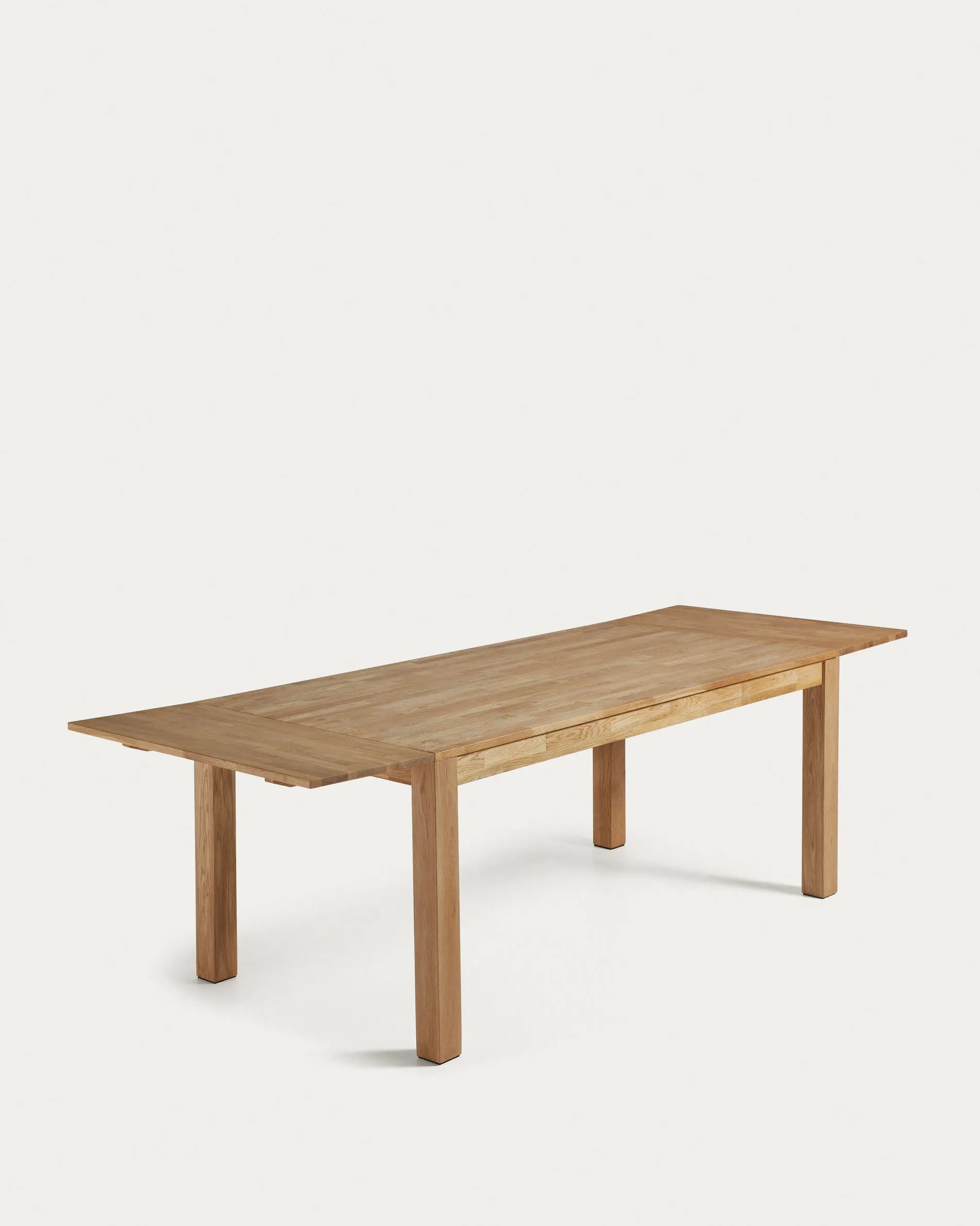 Eleganter, ausziehbarer Tisch aus massivem Eichenholz, ideal für gesellige Runden und stilvolle Mahlzeiten.