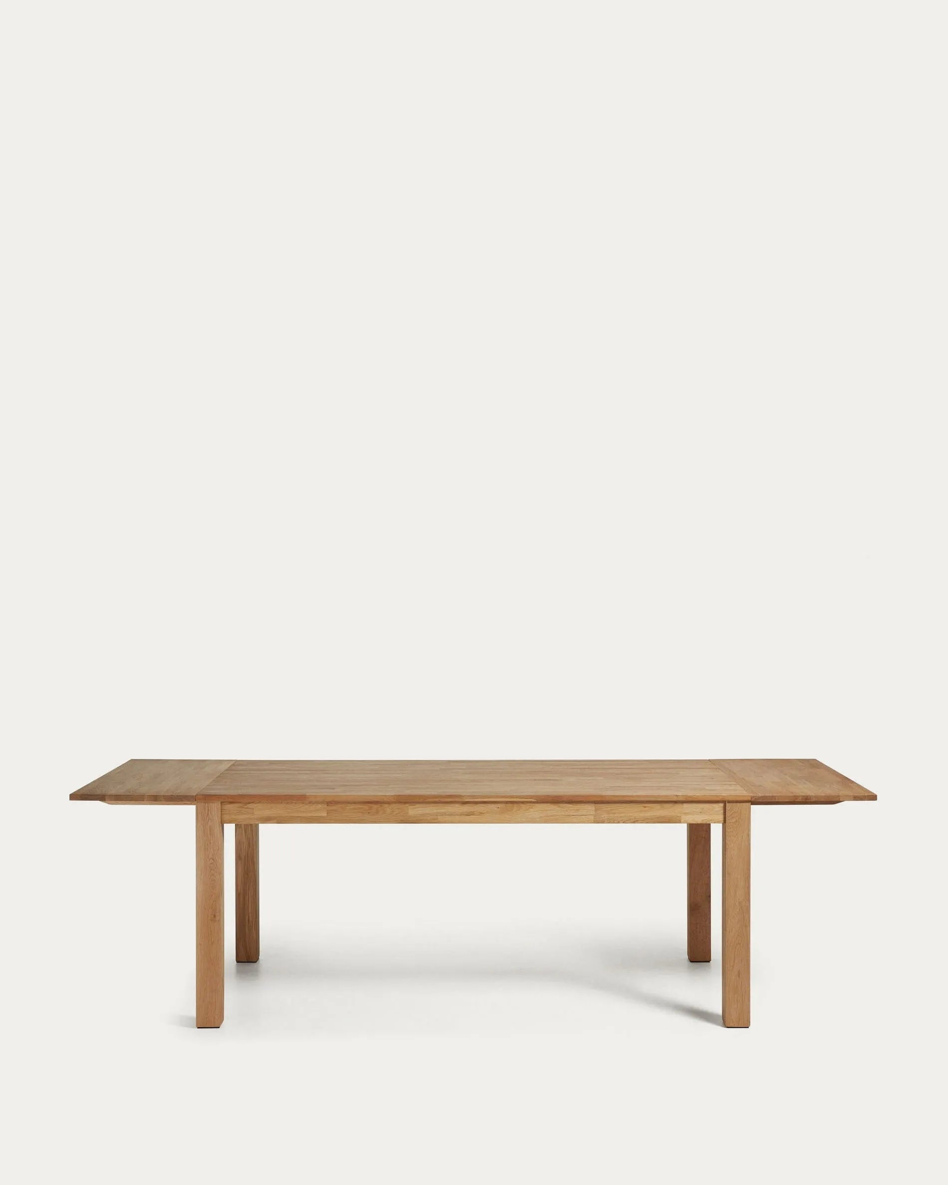 Eleganter, ausziehbarer Tisch aus massivem Eichenholz, ideal für stilvolle und flexible Essbereiche.