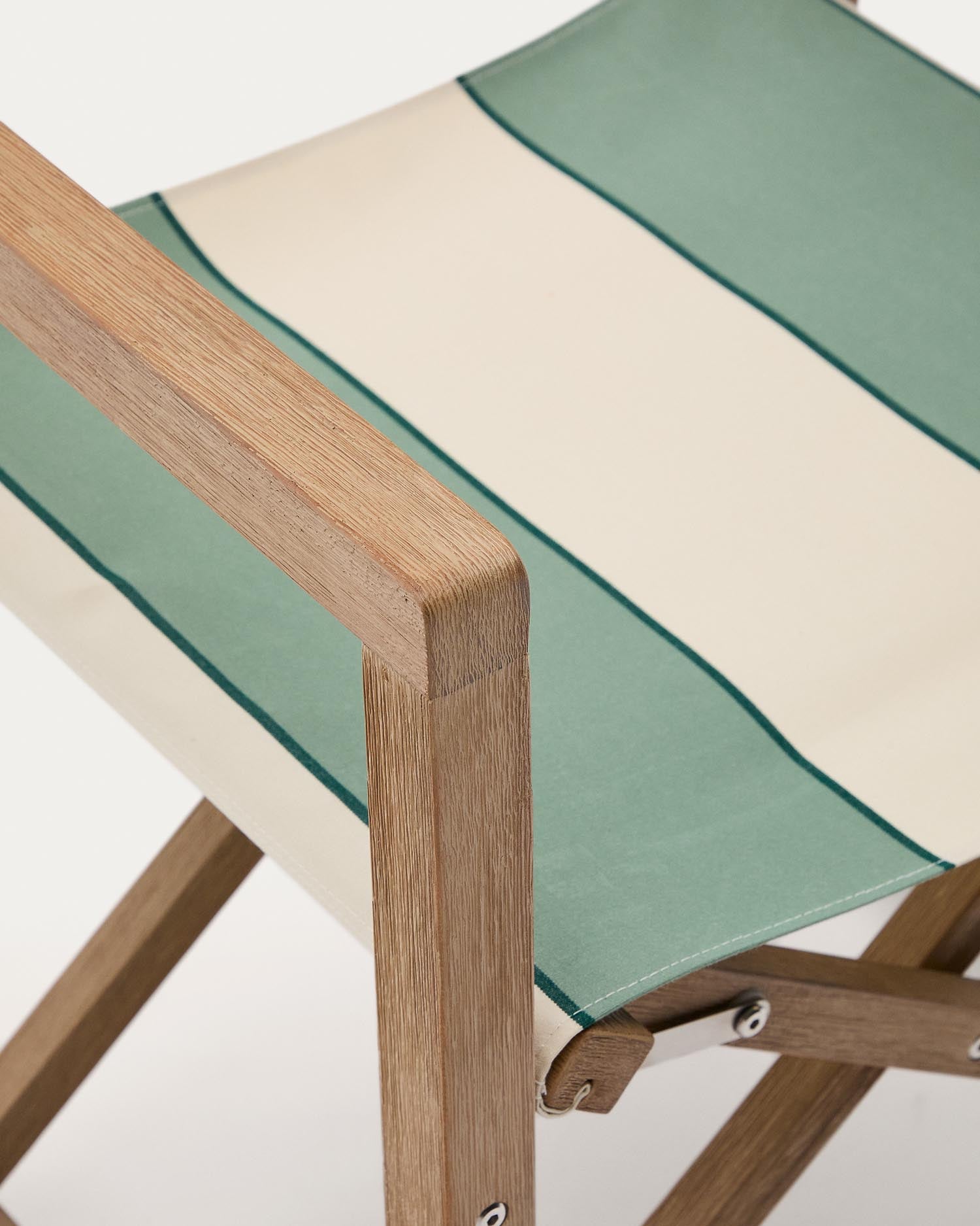 Grün-beige gestreifter Outdoor-Klappstuhl Vilara aus massivem Akazienholz, FSC™ 100% in Grün präsentiert im Onlineshop von KAQTU Design AG. Gartenstuhl ist von Kave Home