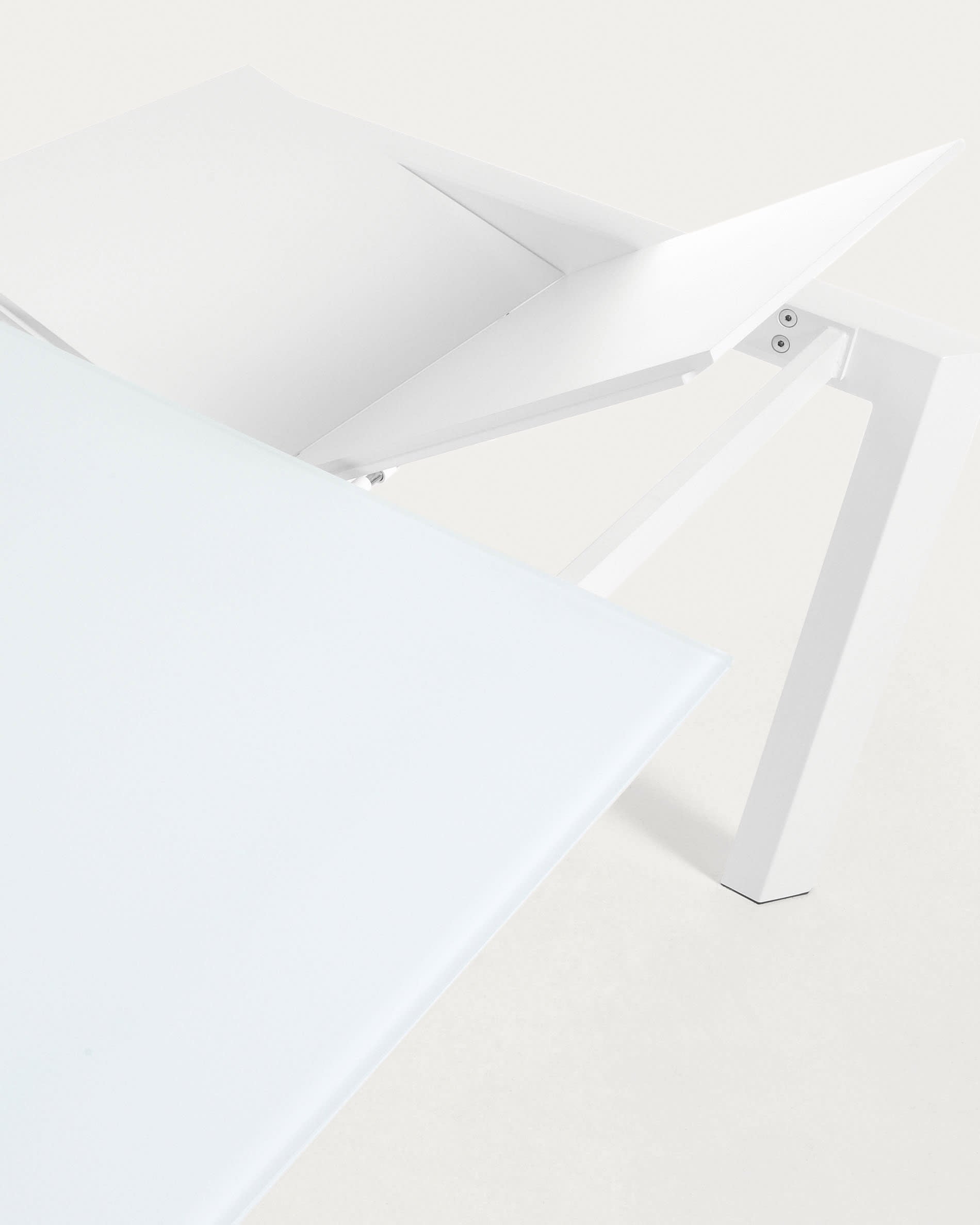 Moderner Axis Ausziehtisch mit weißer Glasplatte und Stahlbeinen, erweiterbar von 140 auf 200 cm, ideal für stilvolle Esszimmer.