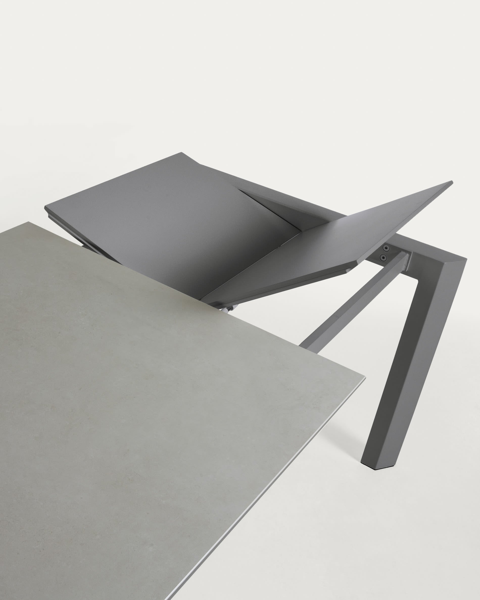 Moderner Ausziehtisch mit Feinsteinzeugplatte, Hydra Plomo Finish und anthrazitfarbenen Stahlbeinen, 140-200 cm.