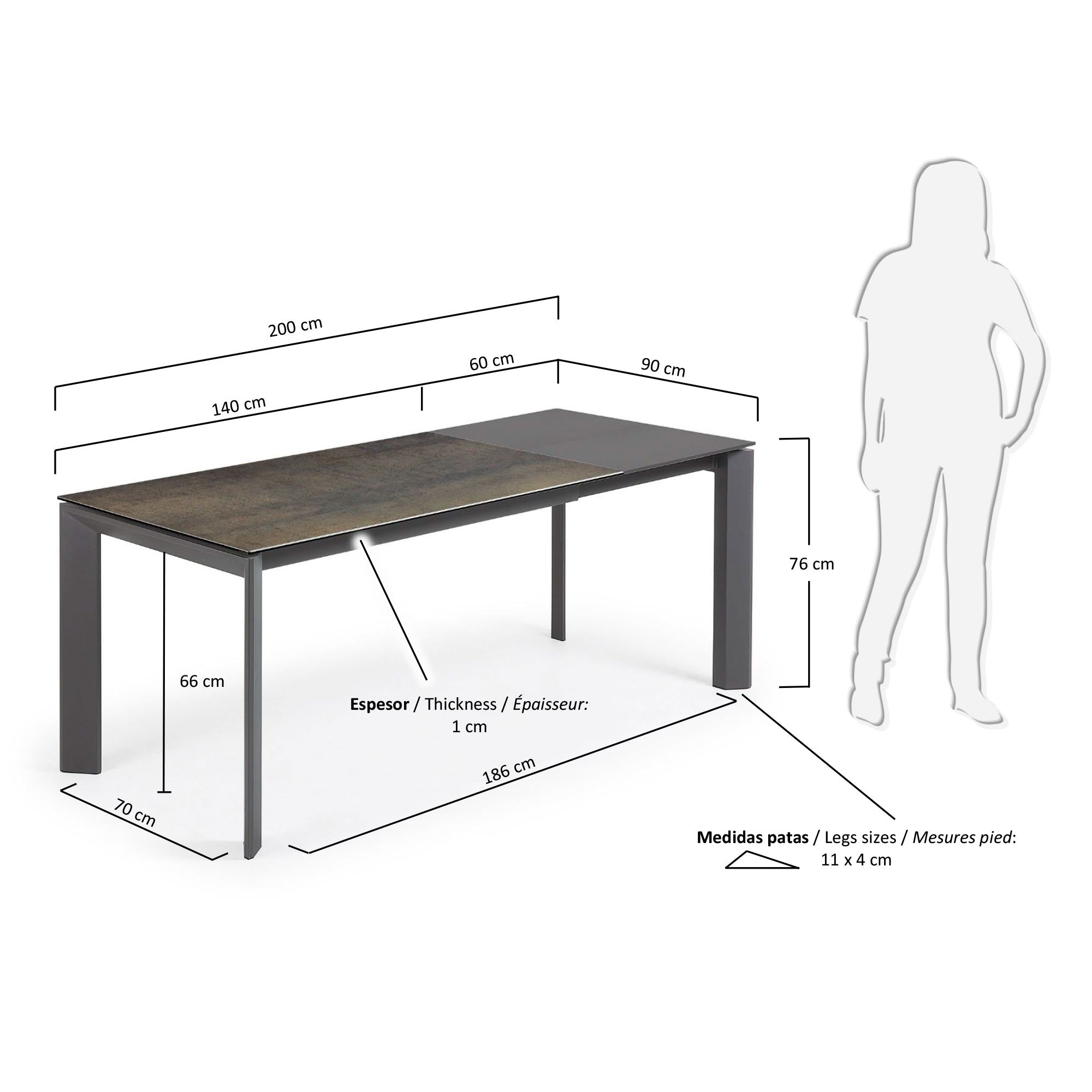 Eleganter Axis Ausziehtisch mit robuster Feinsteinzeugplatte, Iron Moss Finish und dunkelgrauen Stahlbeinen, 140-200 cm, von Kave Home.