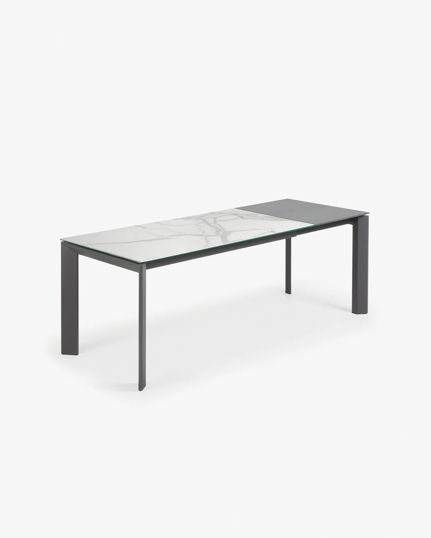 Axis Ausziehtisch Feinsteinzeug mit Kalos Blanco Finish Beine in Anthrazit 160 (220) cm in Weiss präsentiert im Onlineshop von KAQTU Design AG. Esstisch ist von Kave Home