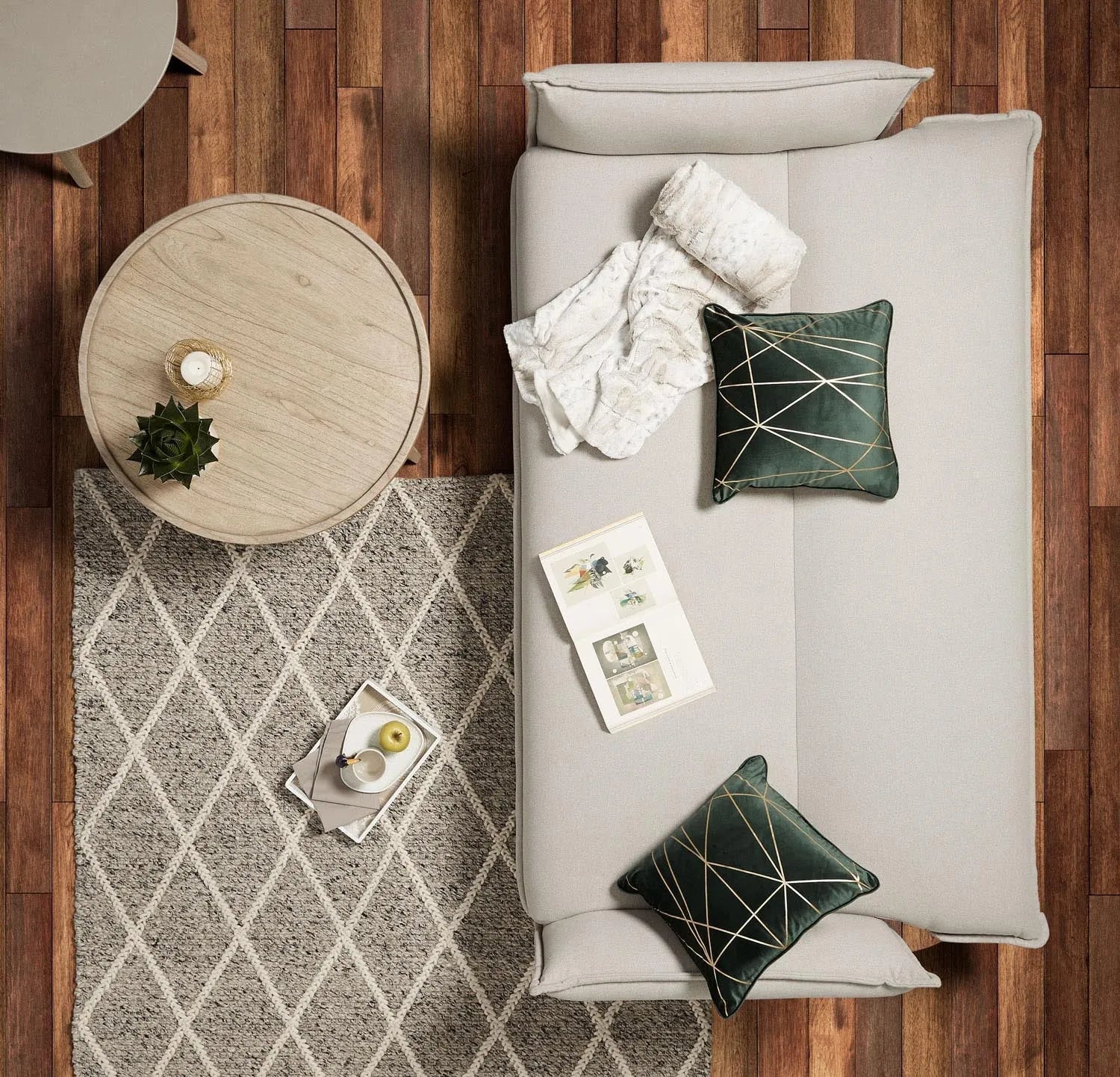 Runder Couchtisch aus massivem Mindi-Holz, Ø 81 cm, von Kave Home. Ideal für moderne und elegante Wohnräume.