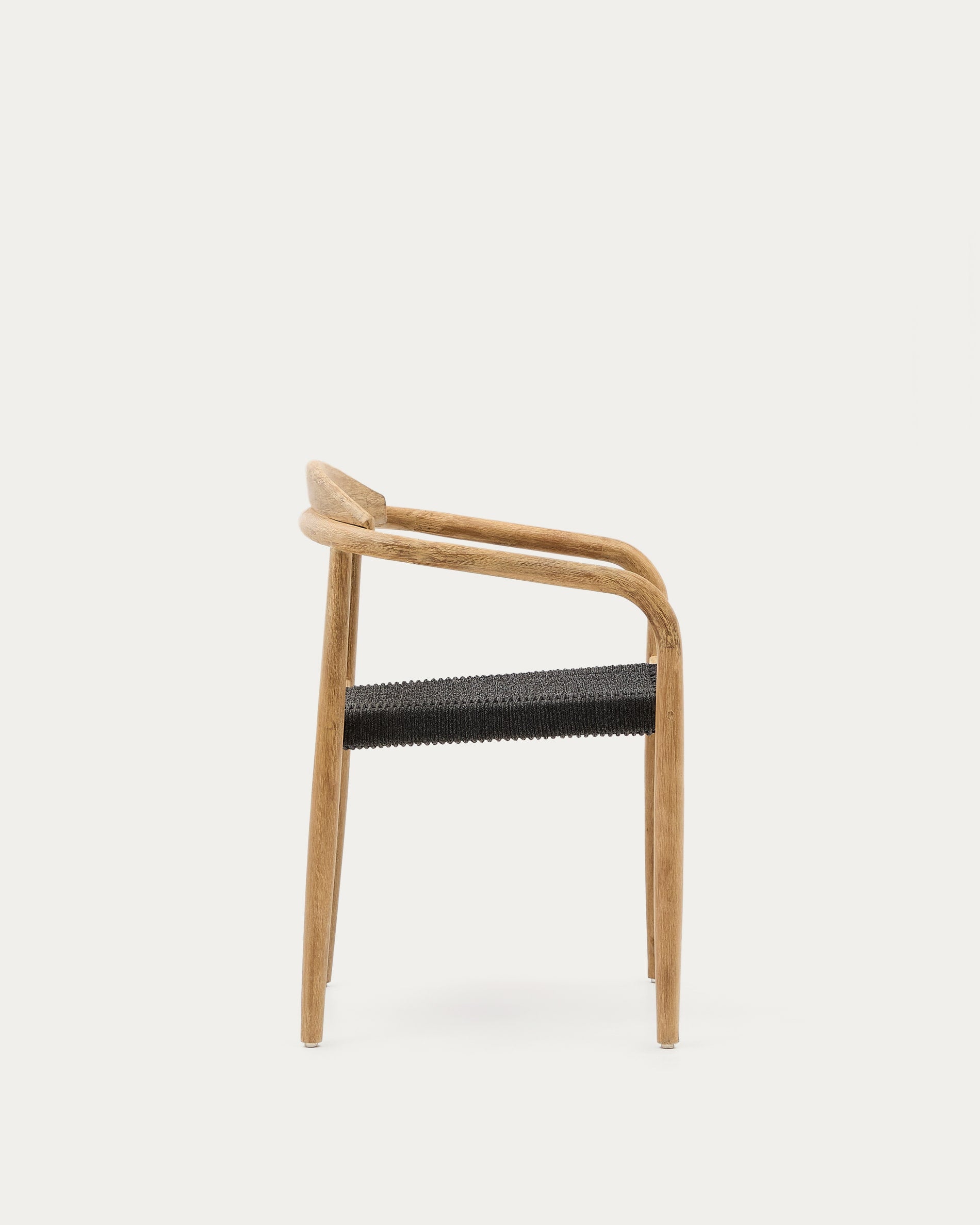 Nina Stuhl: Stapelbar, Akazienholz, schwarzes Seil, FSC 100%.