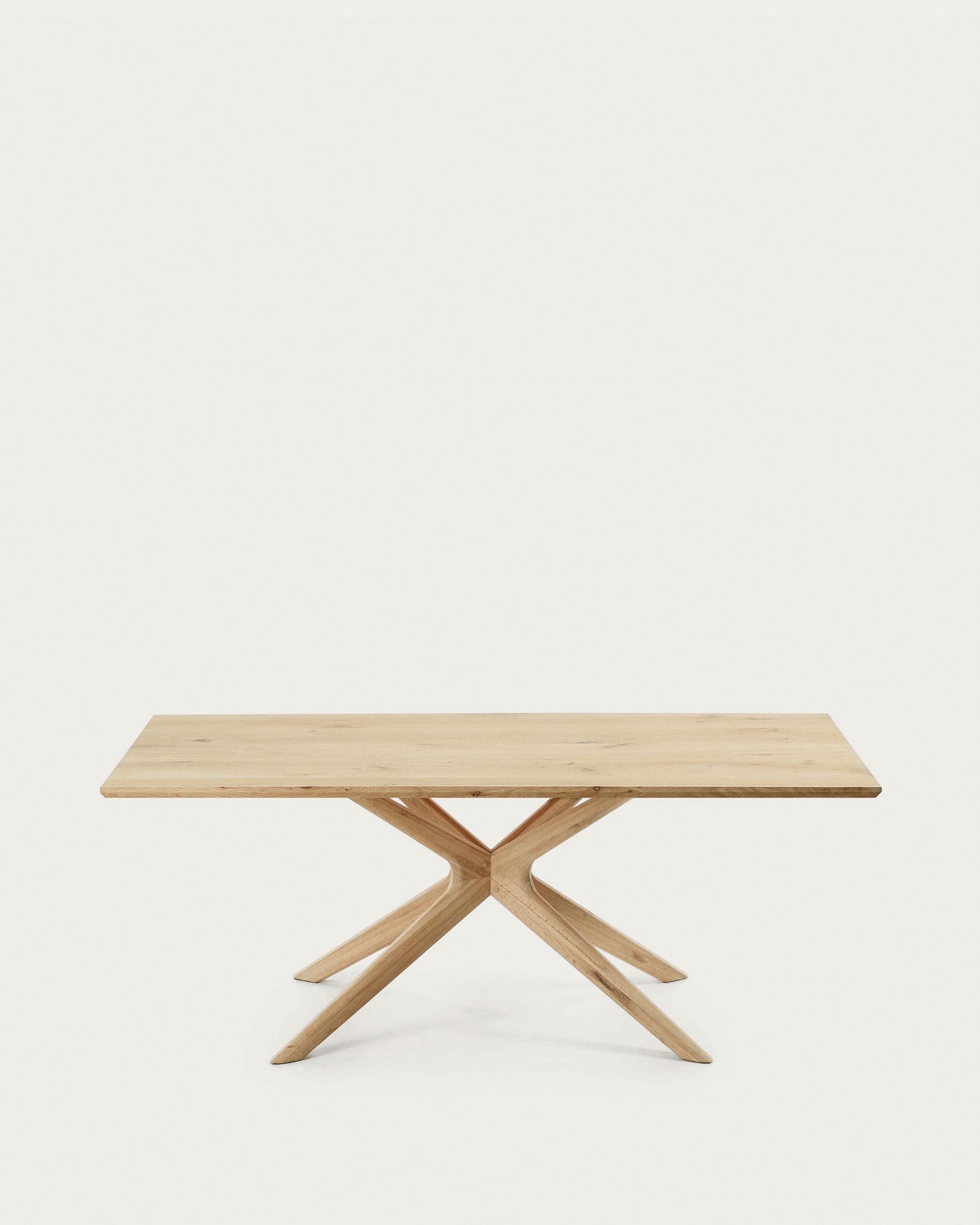 Eleganter Armande Tisch aus Eichenfurnier, 200x100 cm, mit hellem Finish. Perfekt für stilvolle Wohn- und Essbereiche.