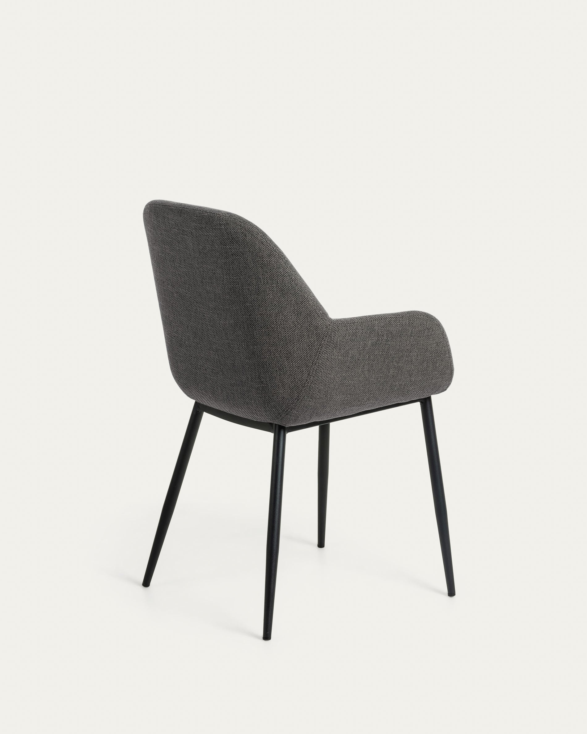 Konna Stuhl in Dunkelgrau mit schwarz lackierten Stahlbeinen FR in Grau präsentiert im Onlineshop von KAQTU Design AG. Stuhl ist von Kave Home