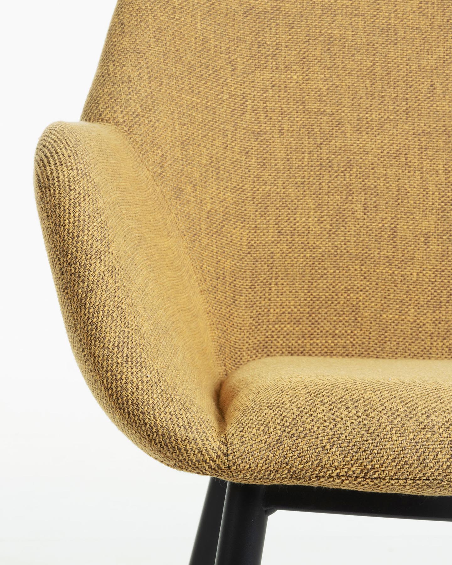 Konna Stuhl in Senfgelb mit schwarz lackierten Stahlbeinen FR in Senfgelb präsentiert im Onlineshop von KAQTU Design AG. Stuhl ist von Kave Home