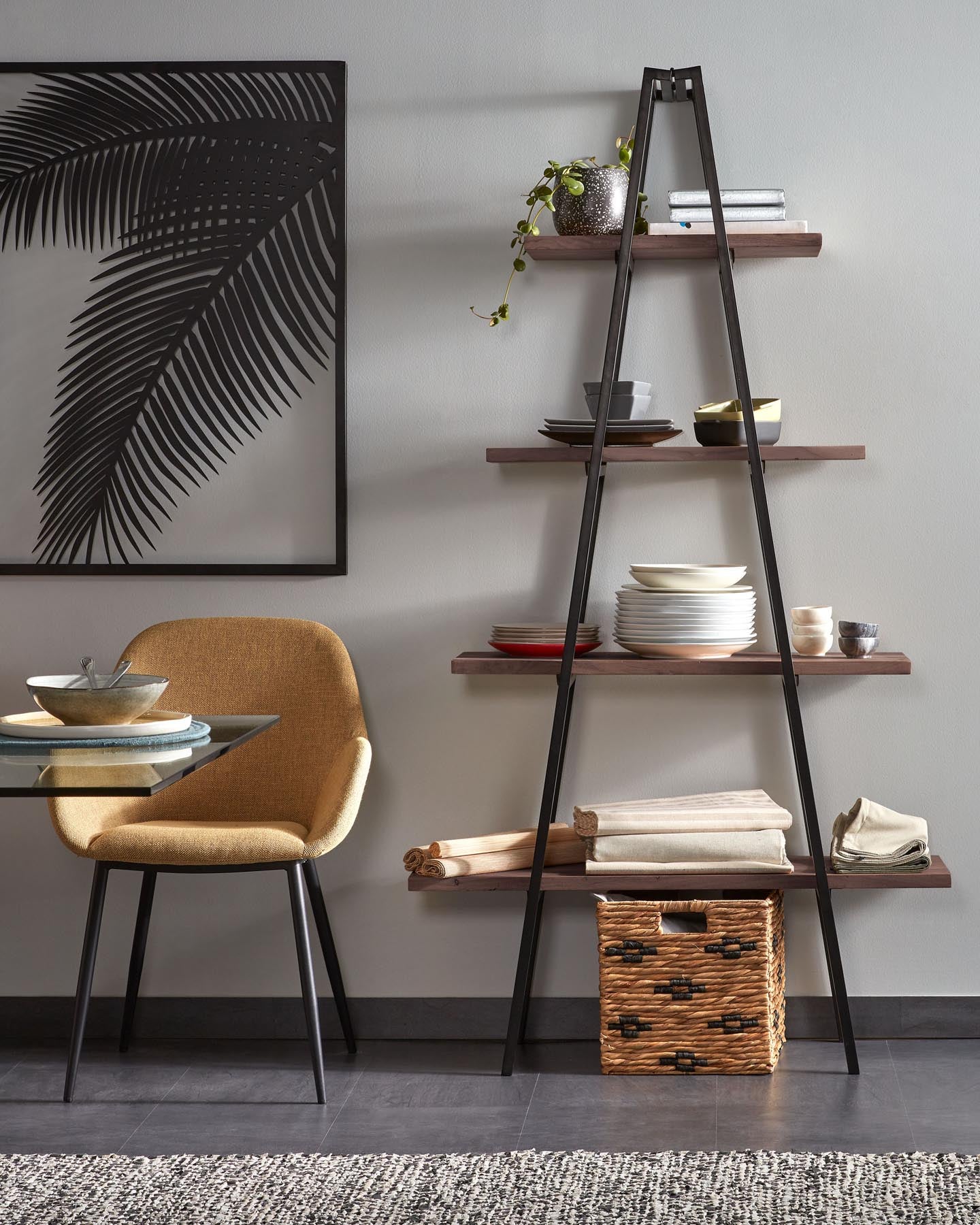 Konna Stuhl in Senfgelb mit schwarz lackierten Stahlbeinen FR in Senfgelb präsentiert im Onlineshop von KAQTU Design AG. Stuhl ist von Kave Home