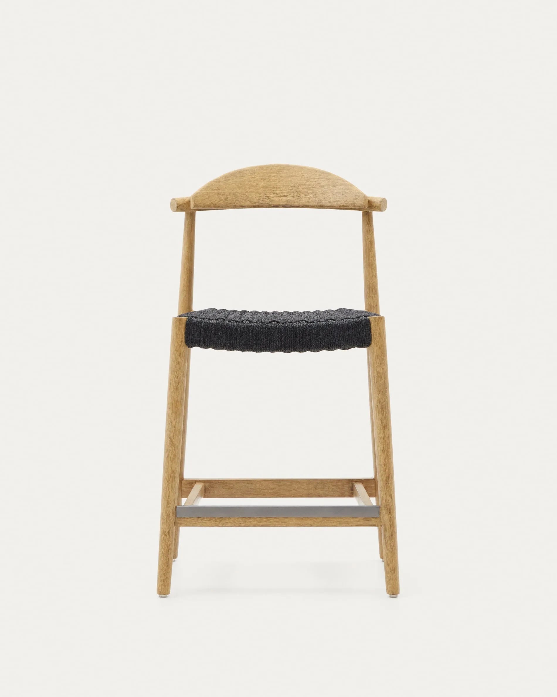 Eleganter Hocker aus Akazienholz mit natürlichem Finish, schwarzem Seil, 62 cm hoch, FSC-zertifiziert, nachhaltig und modern.
