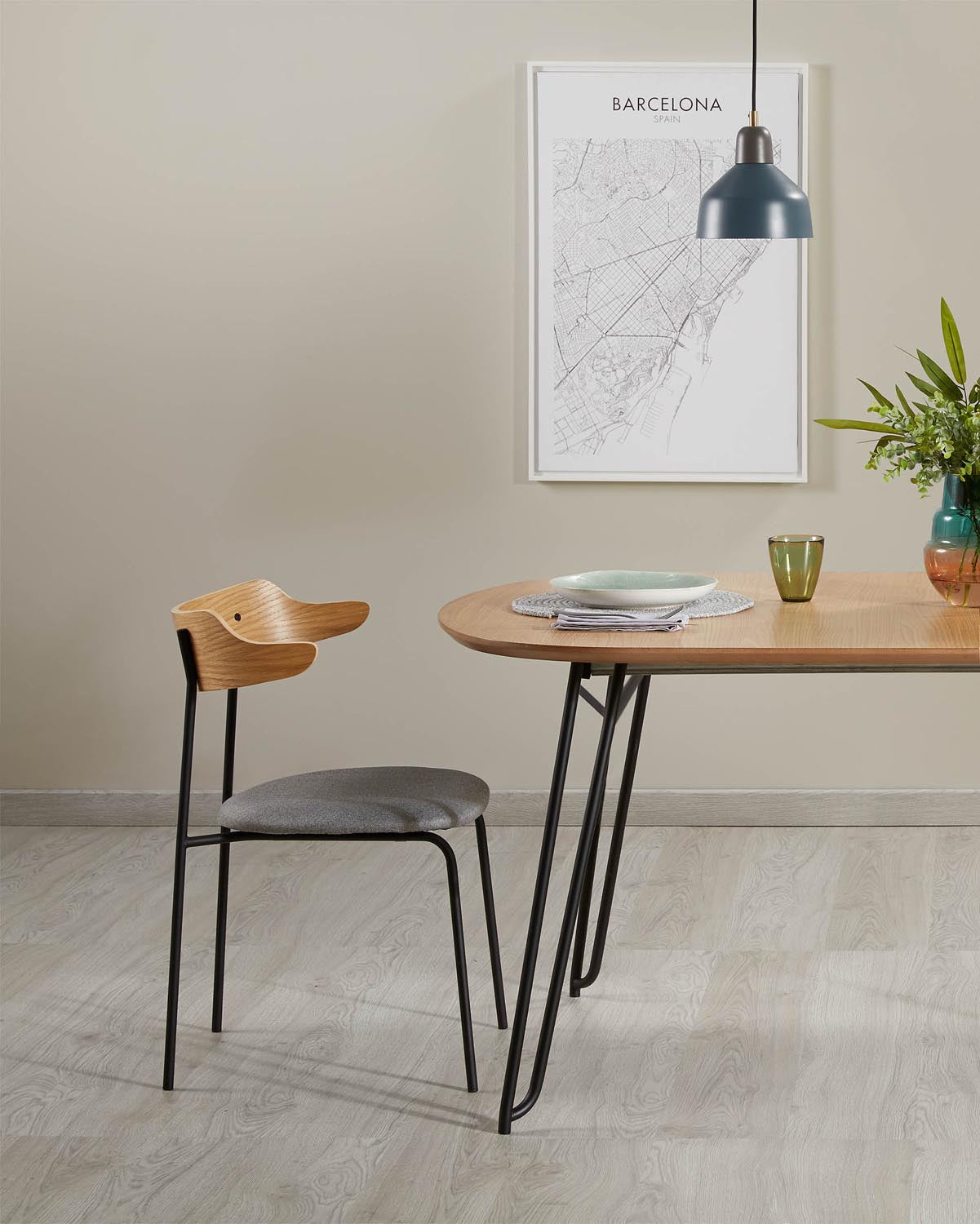Tavolo allungabile Novac 140 (220) x 90 cm con impiallacciatura in rovere e gambe in acciaio nero