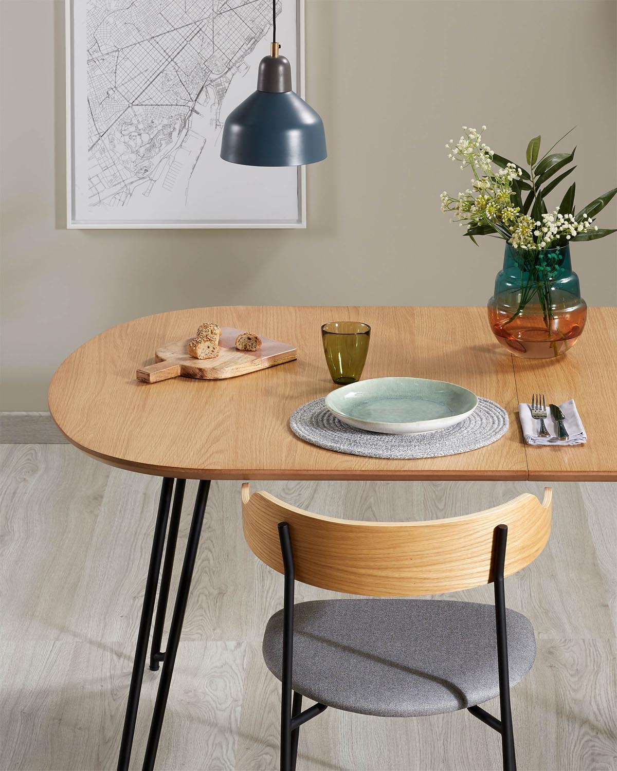 Novac Tisch: Flexibel, stilvoll, Eichenfurnier & Stahl, 140-220 cm.