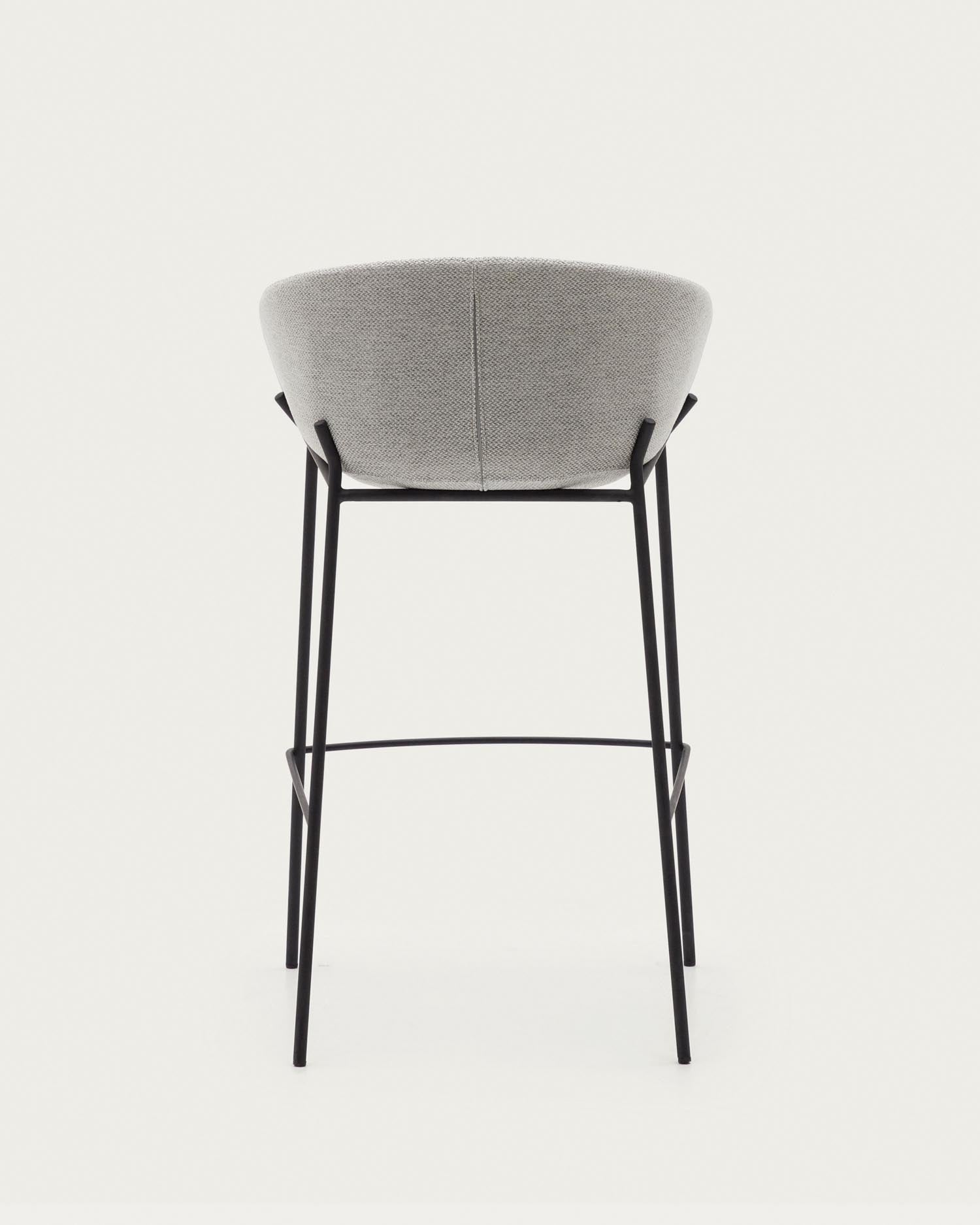 Eleganter Hocker Yvette mit hellgrauem Polstersitz und robusten schwarzen Stahlbeinen, 75 cm hoch, perfekt für modernes Wohnen.