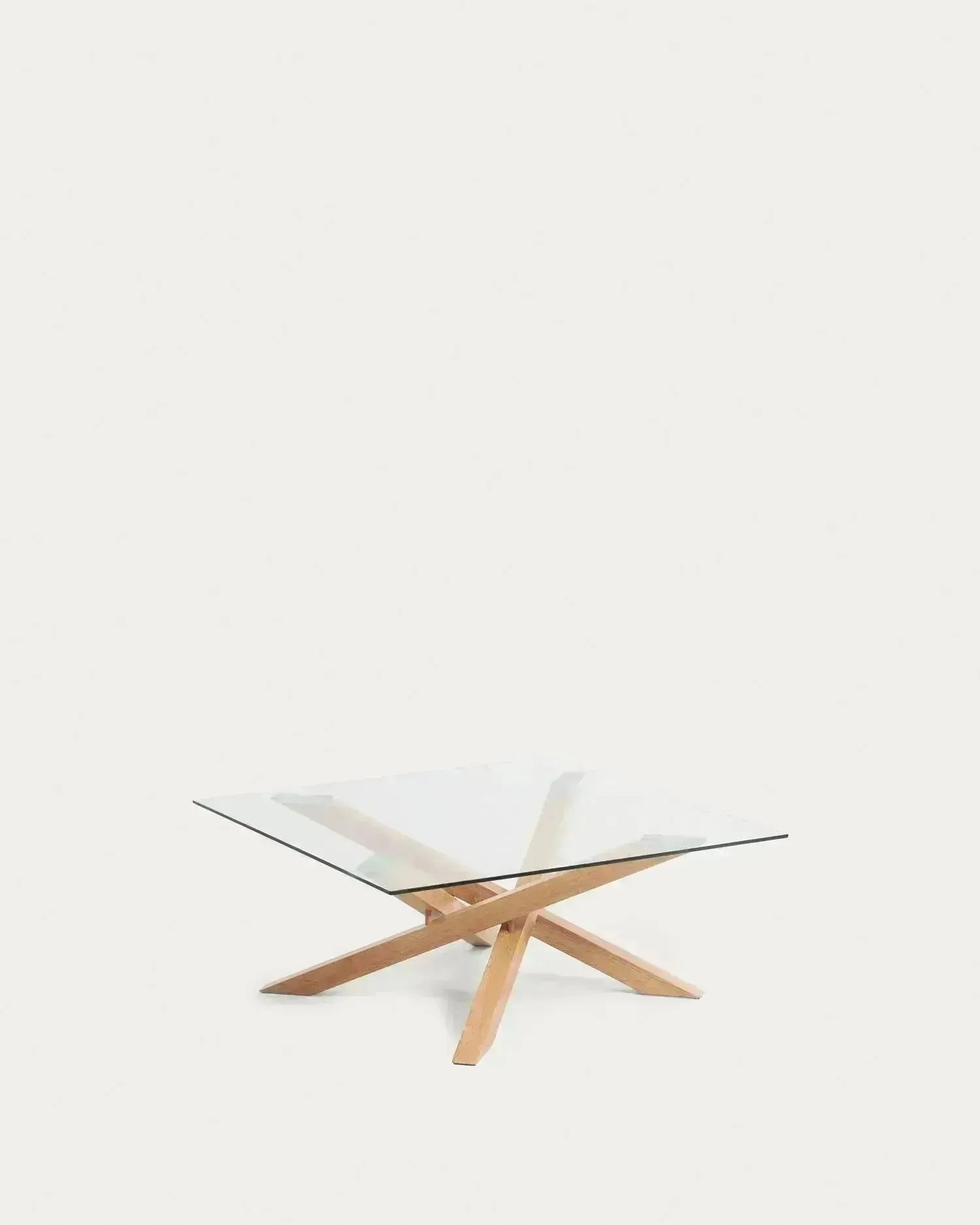 Eleganter Kamido Couchtisch 90x90 cm mit Glasplatte und Stahlbeinen in Holzoptik, modernes Design von Kave Home für stilvolle Wohnräume.