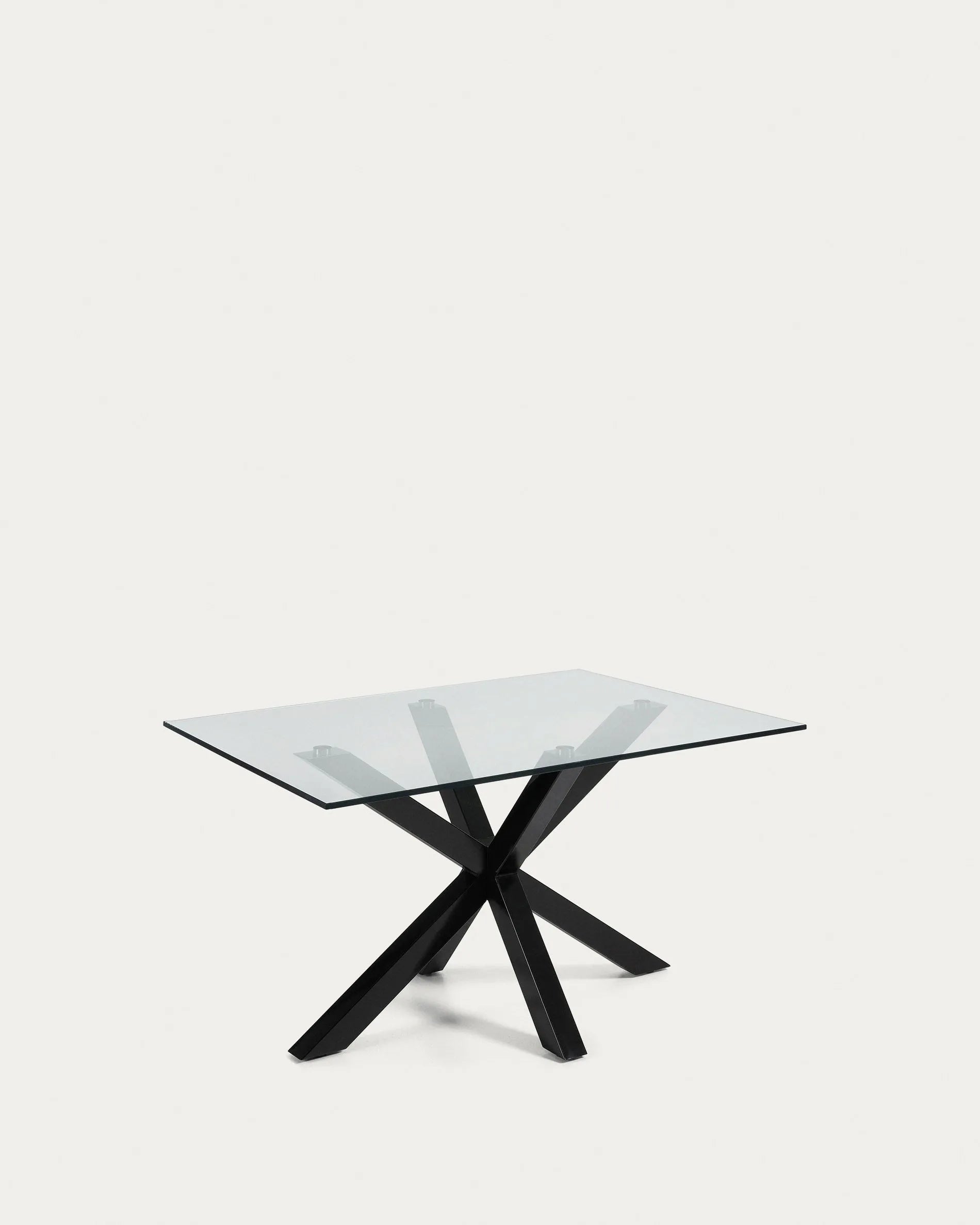Moderner Argo Couchtisch 130x70 cm mit klarer Glasplatte und stilvollen schwarzen Stahlbeinen, ideal für zeitgemäße Einrichtungen.