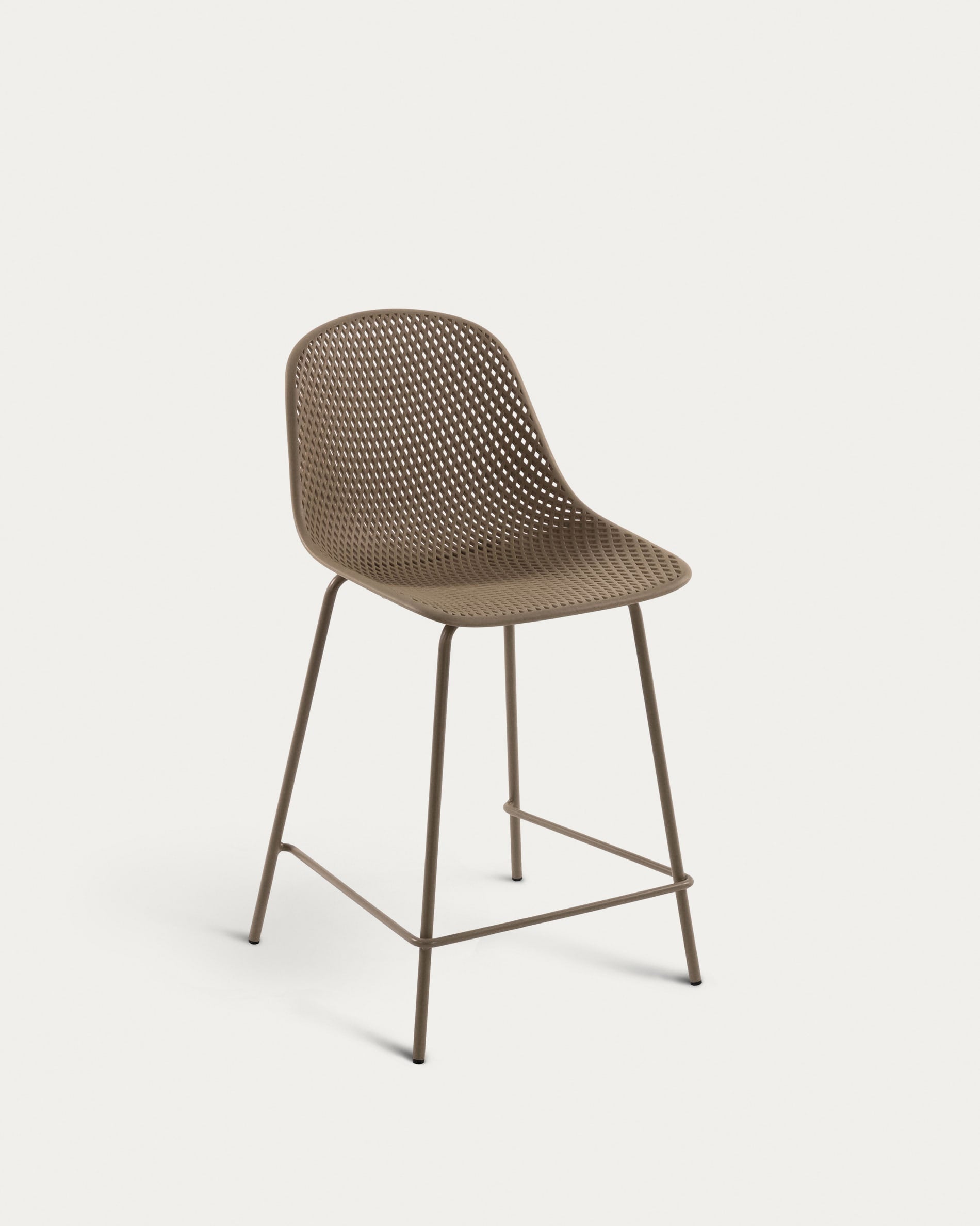 3D-Modell des stilvollen, beigen Outdoor Hockers Quinby, 65 cm hoch, aus recycelbarem Polypropylen und Stahl.