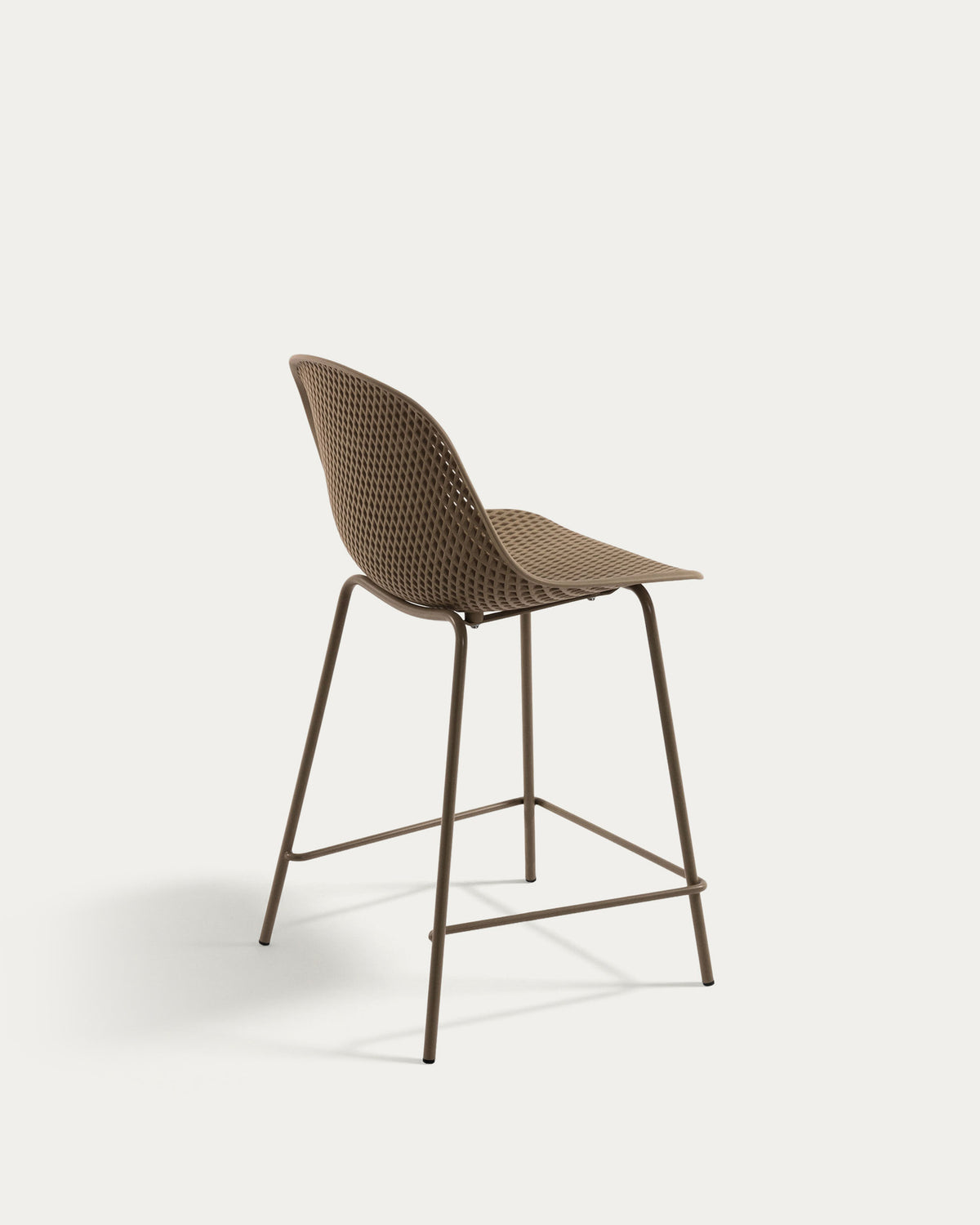 Outdoor Hocker Quinby beige Höhe 65 cm in Beige präsentiert im Onlineshop von KAQTU Design AG. Outdoor-Barstuhl ist von Kave Home