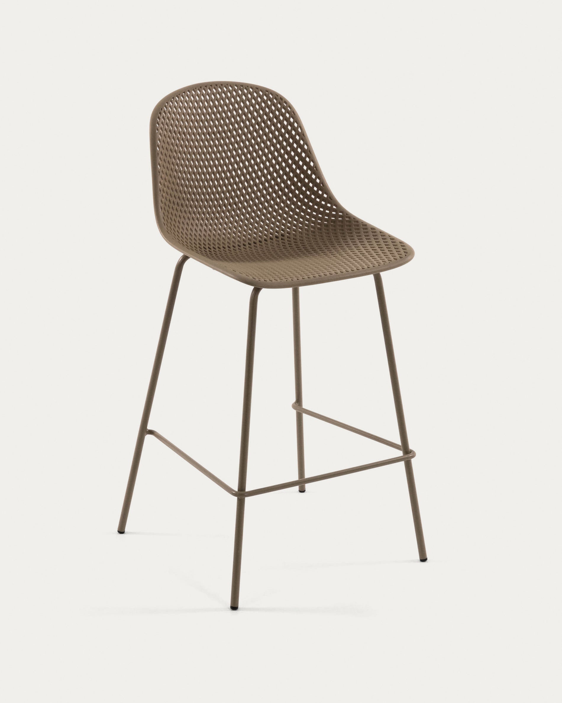 3D-Modell eines eleganten, beigen Quinby Barhockers, 75 cm hoch, aus recycelbarem Polypropylen mit stabilem Stahlrahmen.