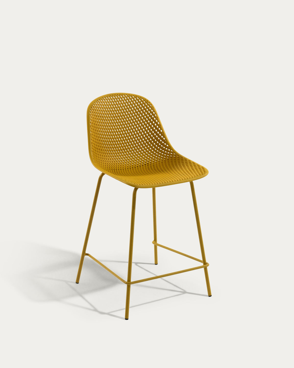 Outdoor Hocker Quinby gelb Höhe 65 cm in Senfgelb präsentiert im Onlineshop von KAQTU Design AG. Outdoor-Barstuhl ist von Kave Home