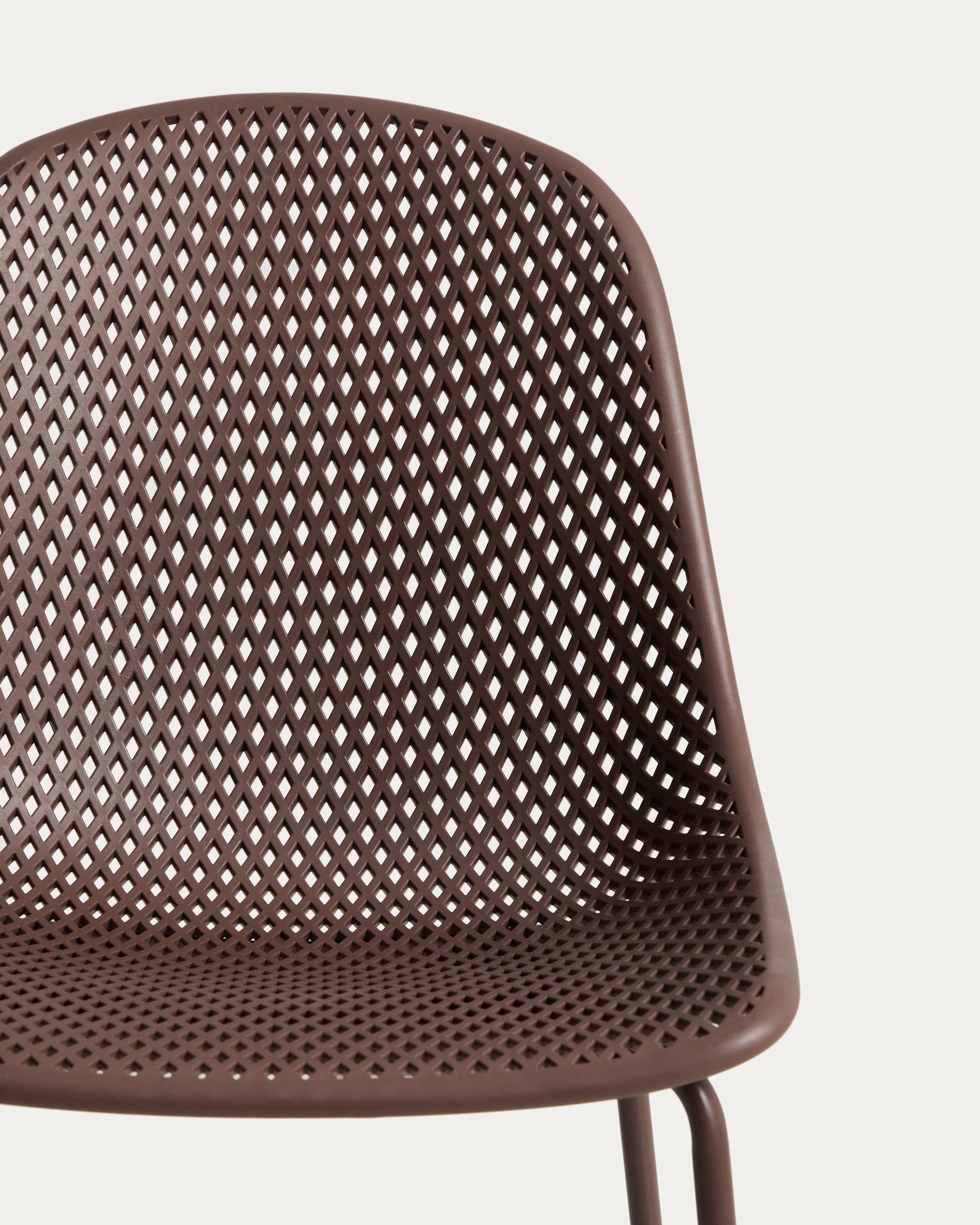 Outdoor-Stuhl Quinby in Braun in Braun präsentiert im Onlineshop von KAQTU Design AG. Gartenstuhl ist von Kave Home