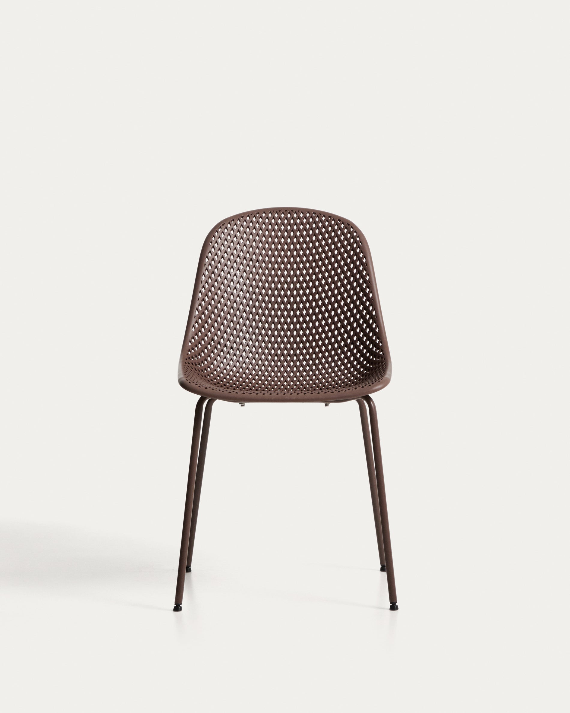 Outdoor-Stuhl Quinby in Braun in Braun präsentiert im Onlineshop von KAQTU Design AG. Gartenstuhl ist von Kave Home