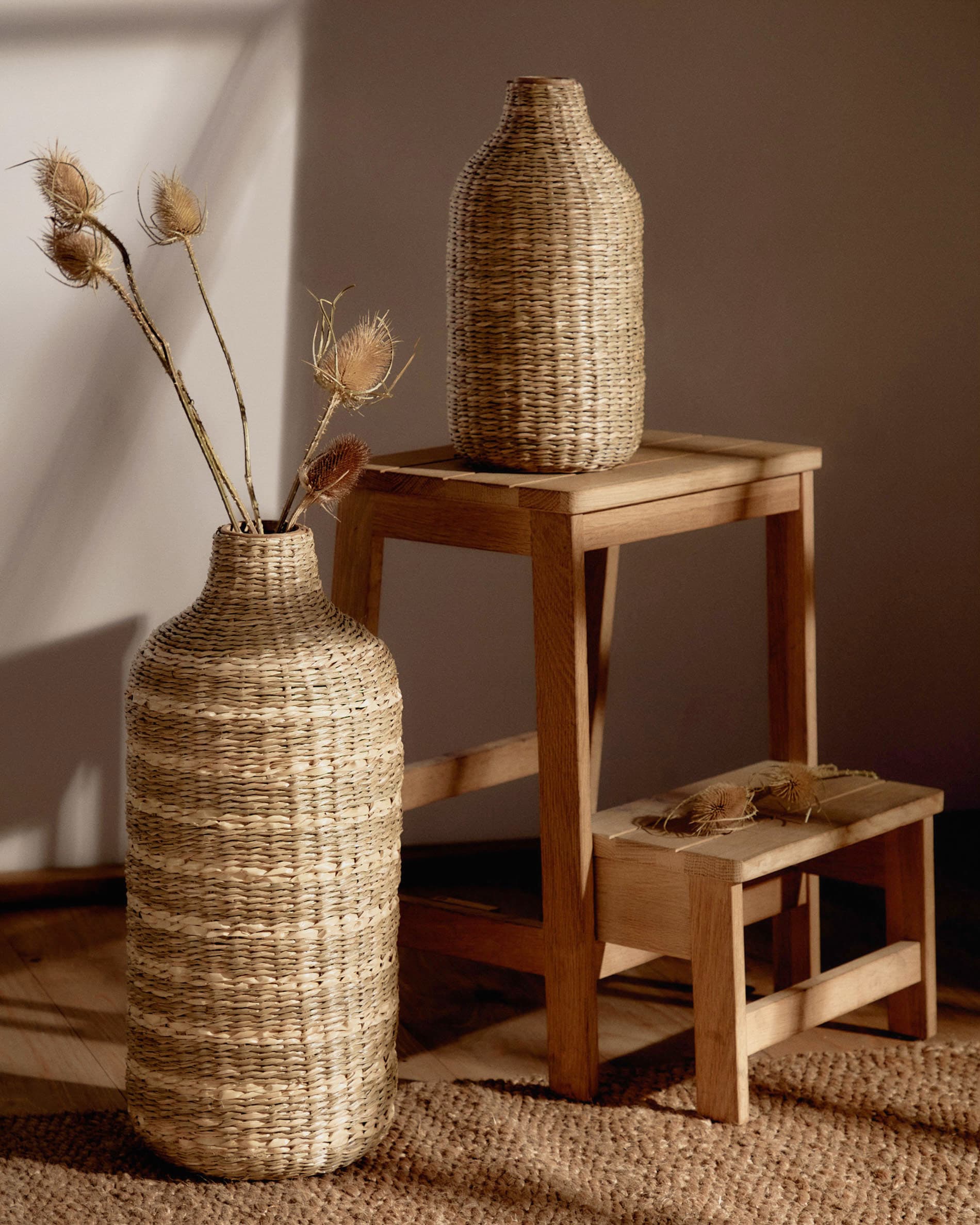 Multifunktionaler Hocker mit Leiter, Modell Nell von Kave Home, 40 x 43 cm, perfekt für Haushalt und vielseitige Anwendungen.
