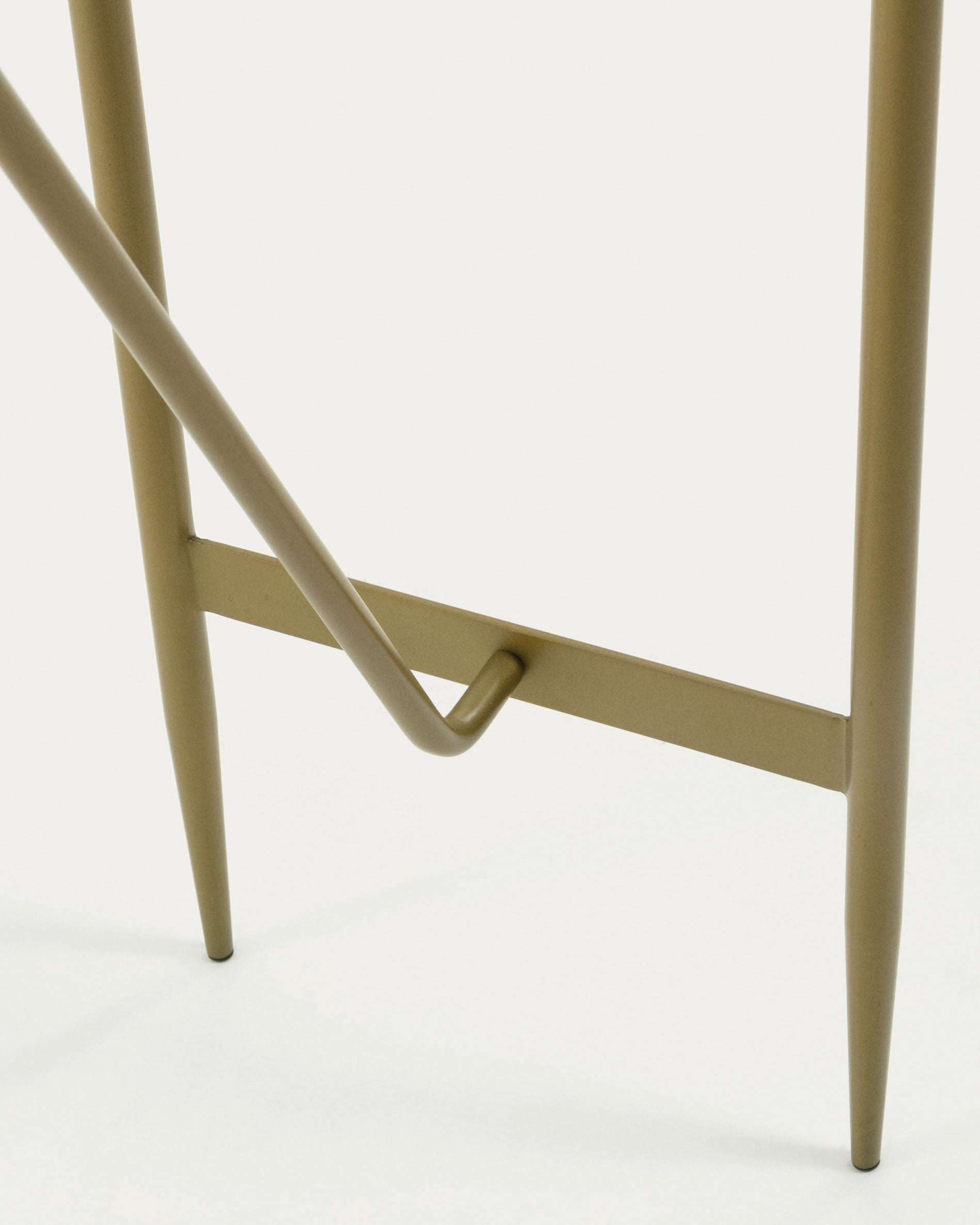 Elegante Konsole mit goldfarbenem Gestell und Marmorplatte, 110 x 76 cm, von Kave Home. Stilvoll und funktional.