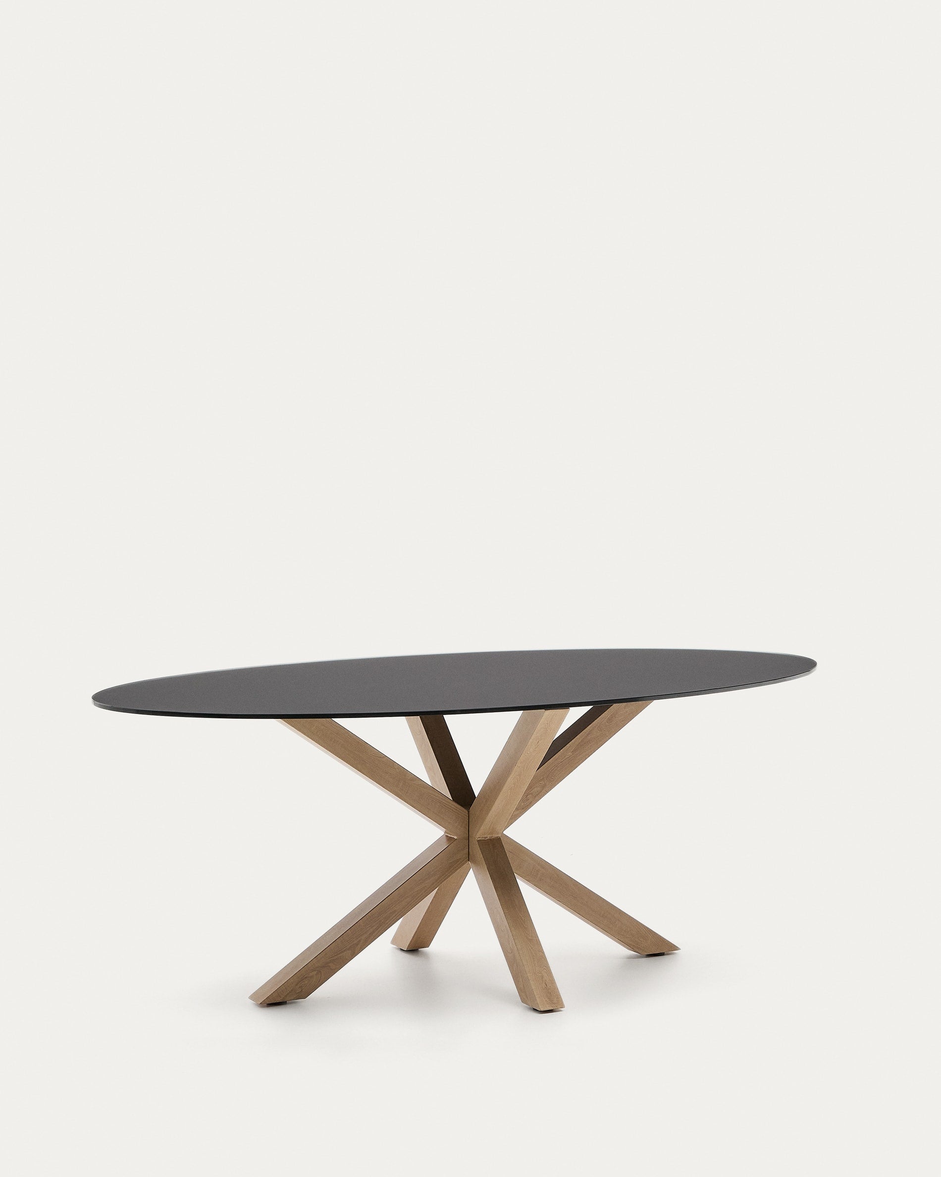 Eleganter ovaler Tisch Argo mit schwarzer Milchglasplatte und Stahlbeinen in Holzoptik, ideal für stilvolle Essbereiche.