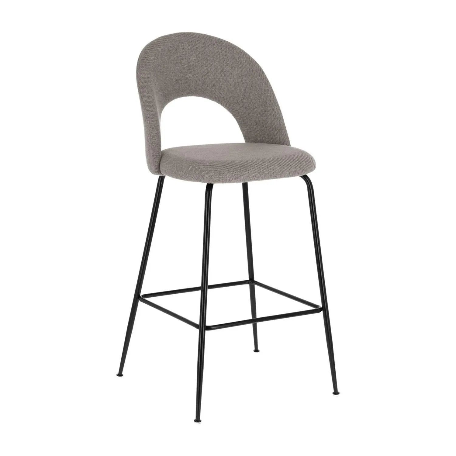 Der Mahalia Barhocker in hellgrau und Stahl mit schwarzem Finish, 63 cm hoch, vereint Stil und Komfort für moderne Küchen und Bars.