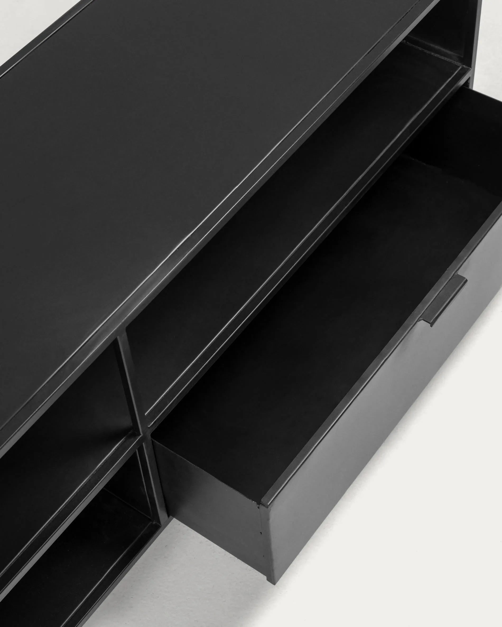 Eleganter TV-Schrank im Industrial-Design mit schwarzem Metall, Tür und Schublade für stilvolle Ordnung.