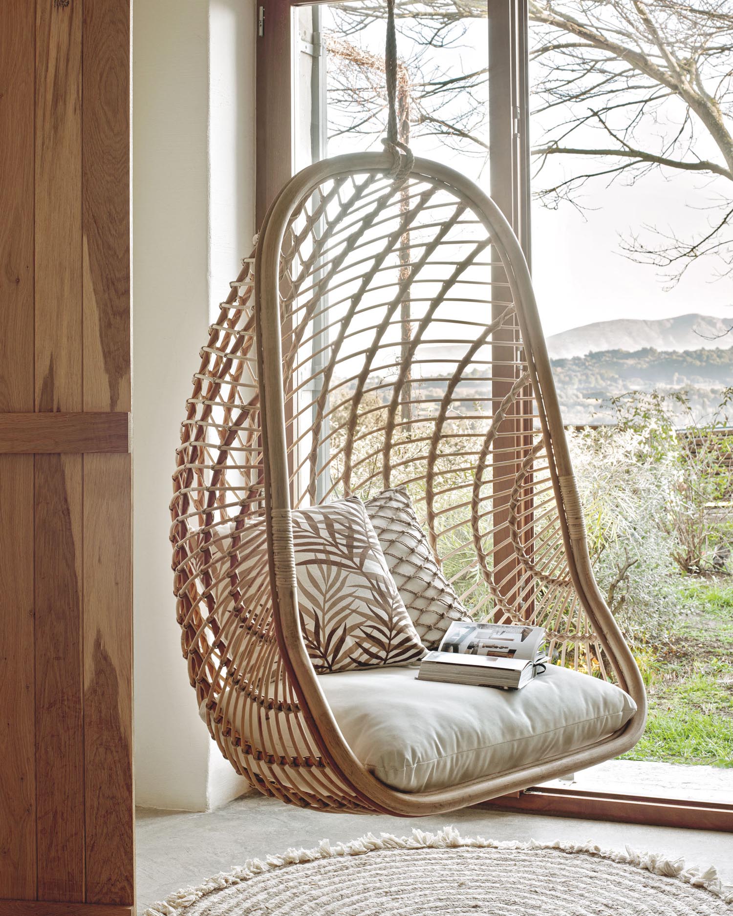 Ekaterina hanging chair made of rattan