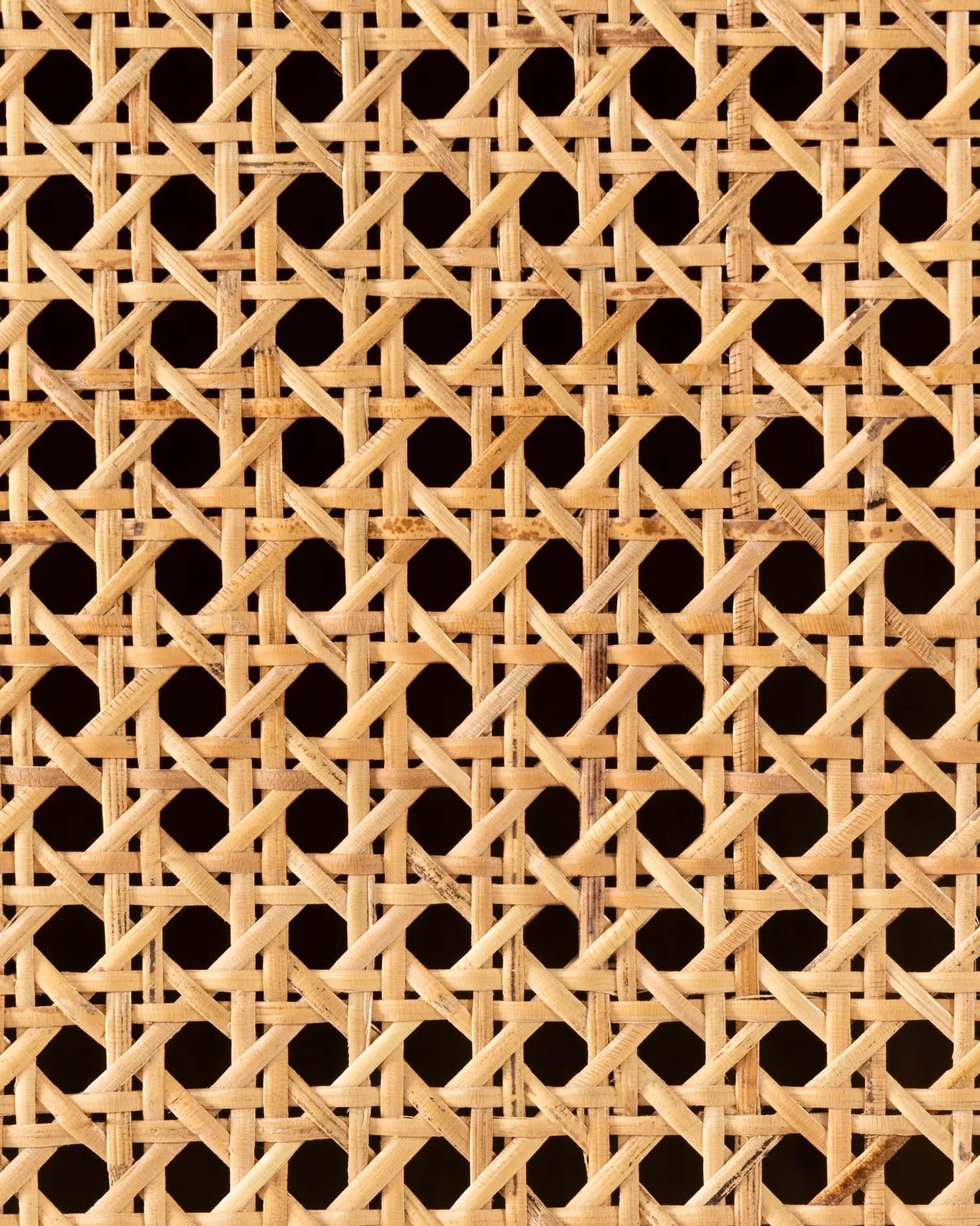 Eleganter TV-Schrank aus Mindiholz und Rattan, 150x50 cm, vereint rustikalen Charme mit modernem Design für stilvolle Wohnräume.