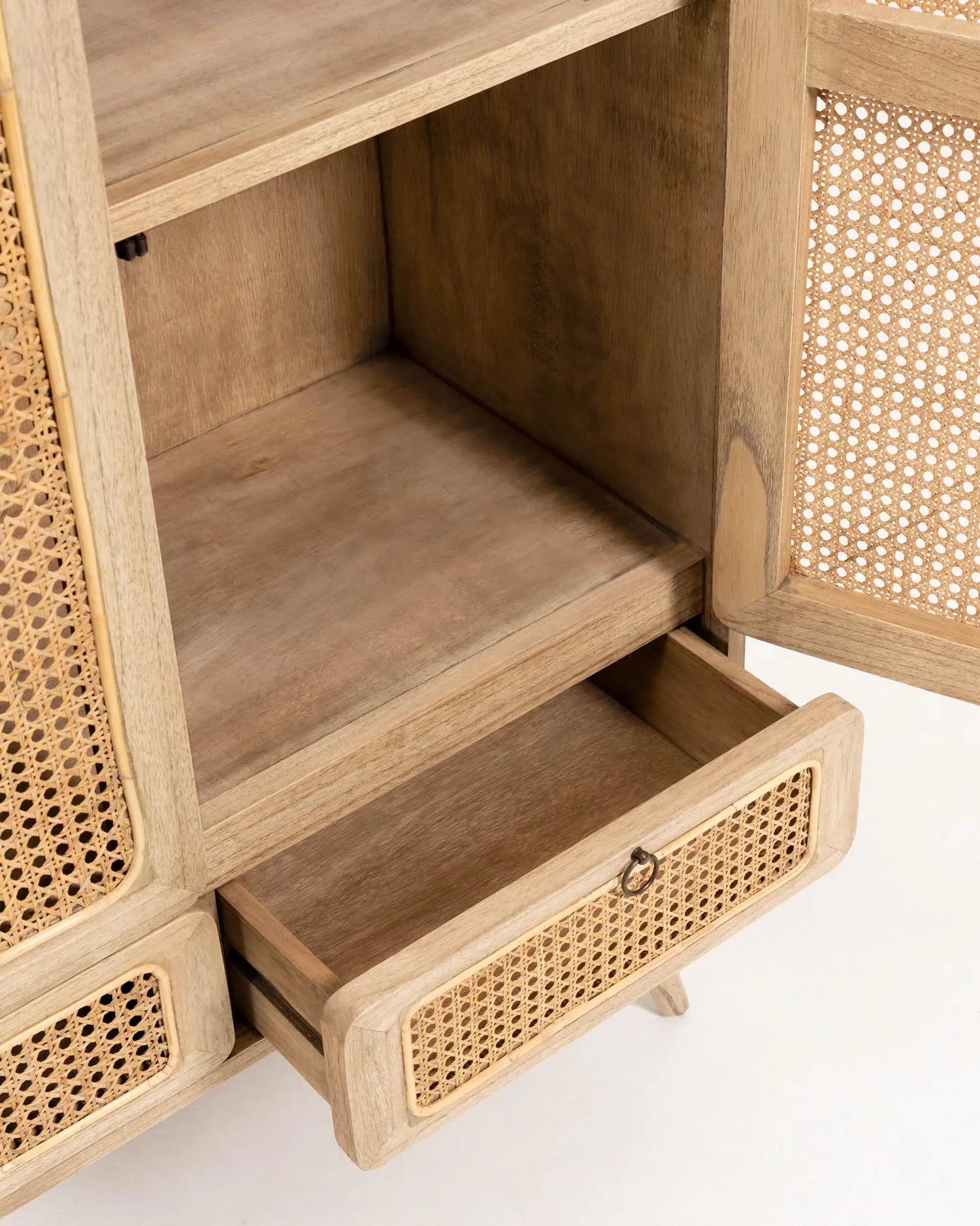 Eleganter Schrank aus Mindi-Holz und Rattan, 90x175 cm, bietet stilvollen Stauraum mit nachhaltigem Design.
