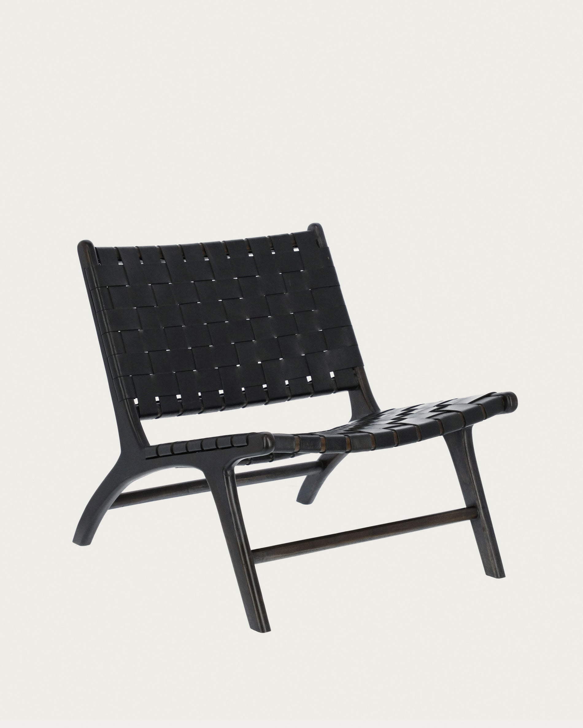 3D-Modell des eleganten Calixta Sessels: Schwarzes Leder, Mungurholz, zeitloses Design, einzigartiger Komfort.