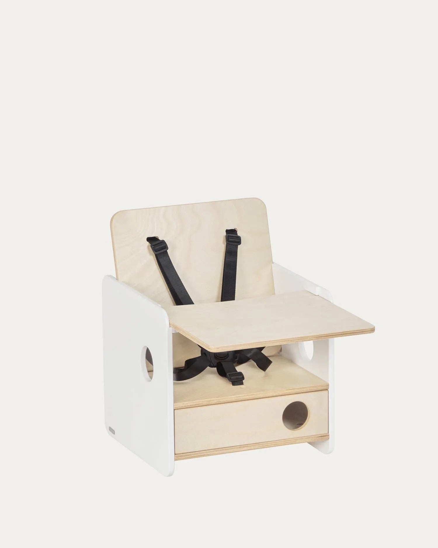 Elegantes Tablett aus Birkenfurnier für den Nuun Stuhl, bietet Sicherheit und Flexibilität für Kinder.