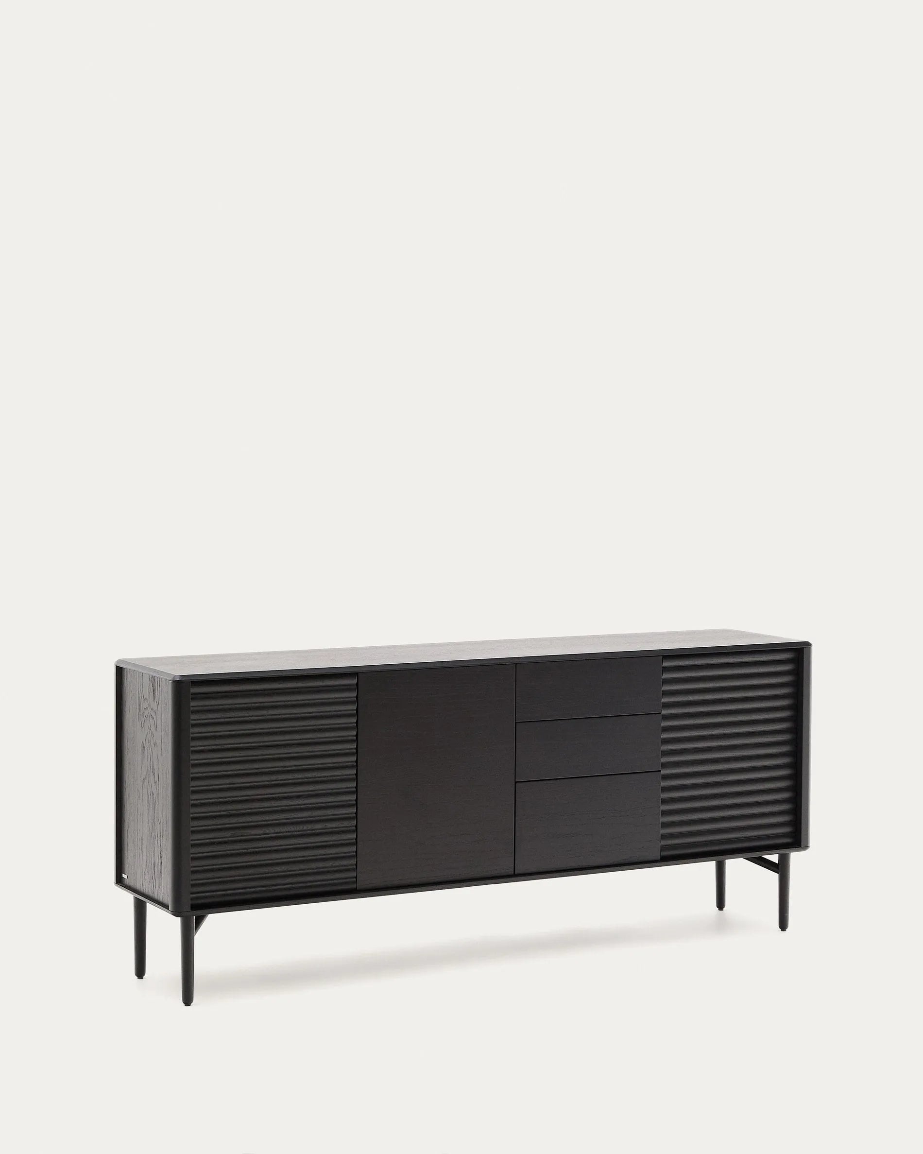 Elegantes Highboard aus Eiche, 3 Türen, 3 Schubladen, 200x86cm, FSC-zertifiziert, modern und nachhaltig.