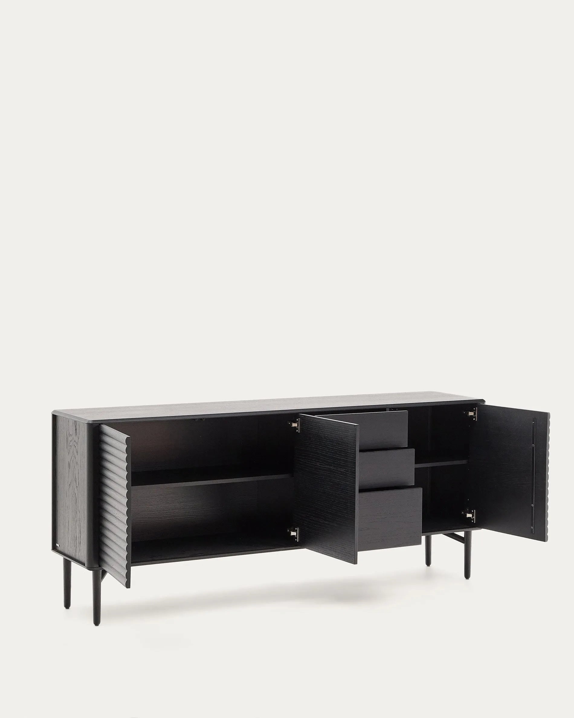 Elegantes Highboard aus Eiche, 3 Türen, 3 Schubladen, 200x86cm, FSC-zertifiziert, modern und nachhaltig.