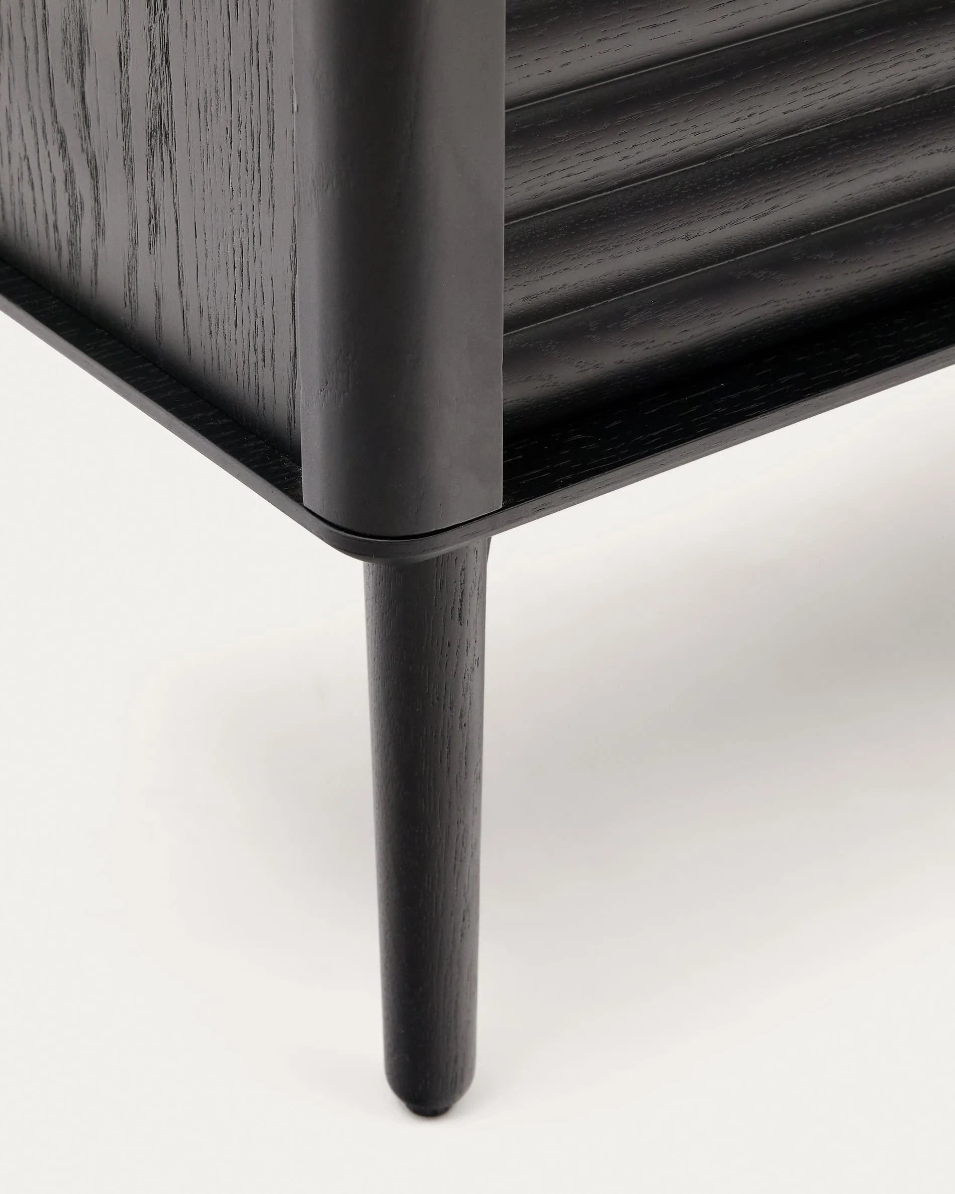 Elegantes Highboard aus Eiche, 3 Türen, 3 Schubladen, 200x86cm, FSC-zertifiziert, modern und nachhaltig.