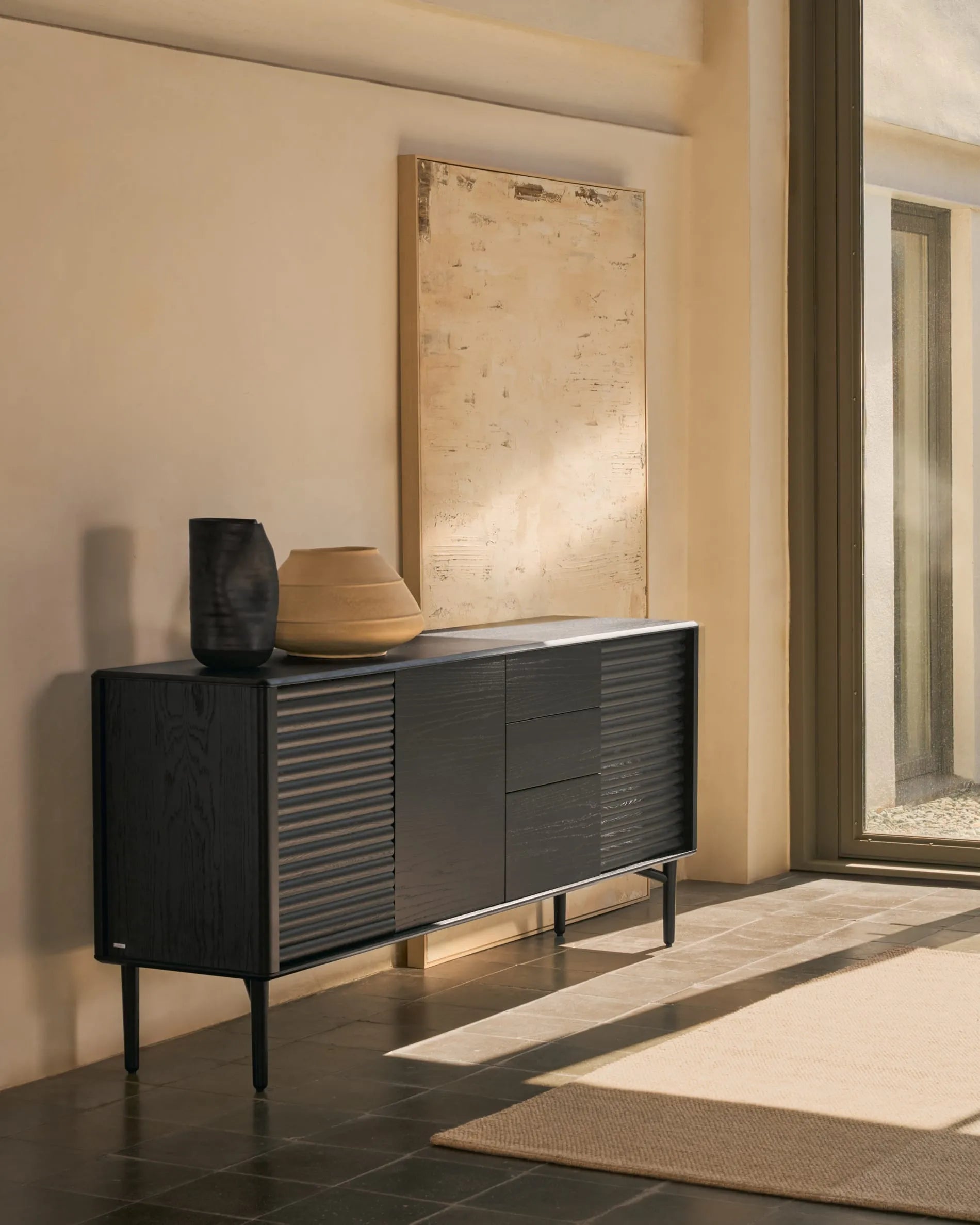 Elegantes Highboard aus Eiche, 3 Türen, 3 Schubladen, 200x86cm, FSC-zertifiziert, modern und nachhaltig.