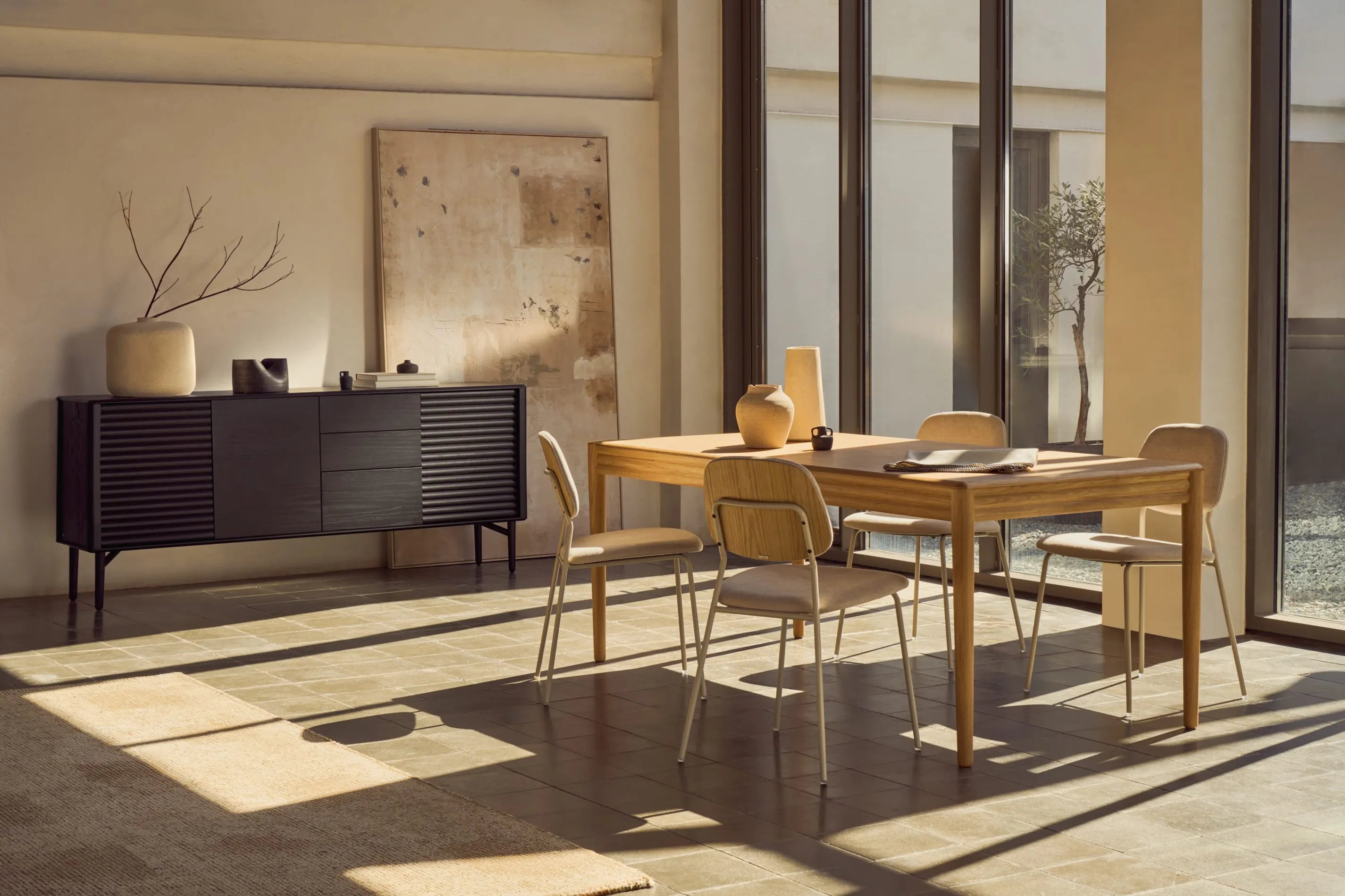 Elegantes Highboard aus Eiche, 3 Türen, 3 Schubladen, 200x86cm, FSC-zertifiziert, modern und nachhaltig.