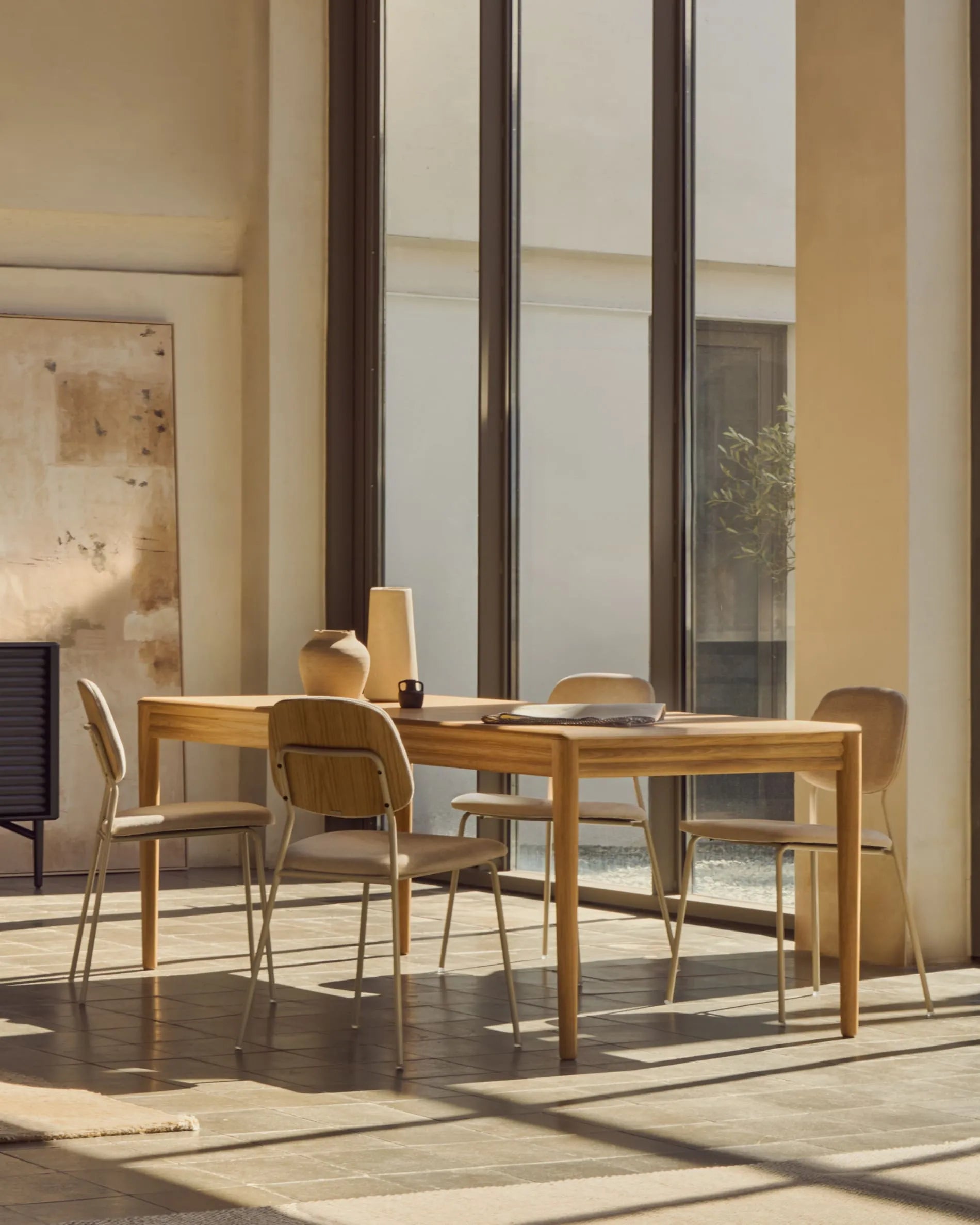 Elegantes Highboard aus Eiche, 3 Türen, 3 Schubladen, 200x86cm, FSC-zertifiziert, modern und nachhaltig.