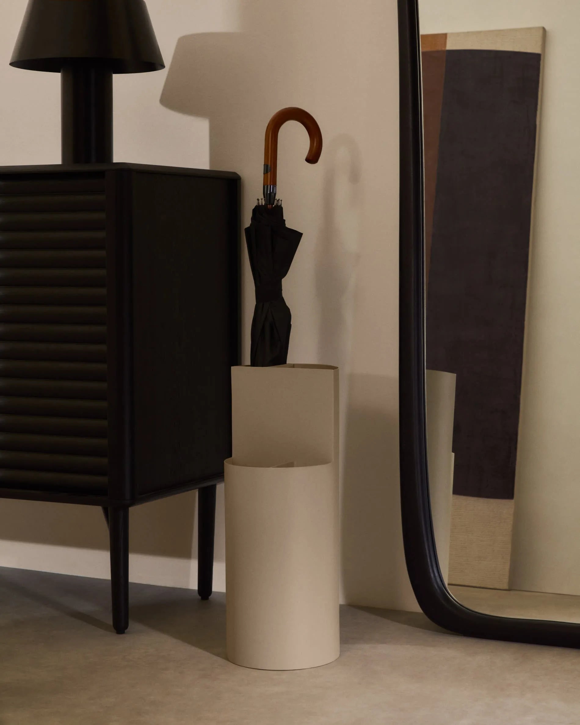 Elegantes Highboard aus Eiche, 3 Türen, 3 Schubladen, 200x86cm, FSC-zertifiziert, modern und nachhaltig.