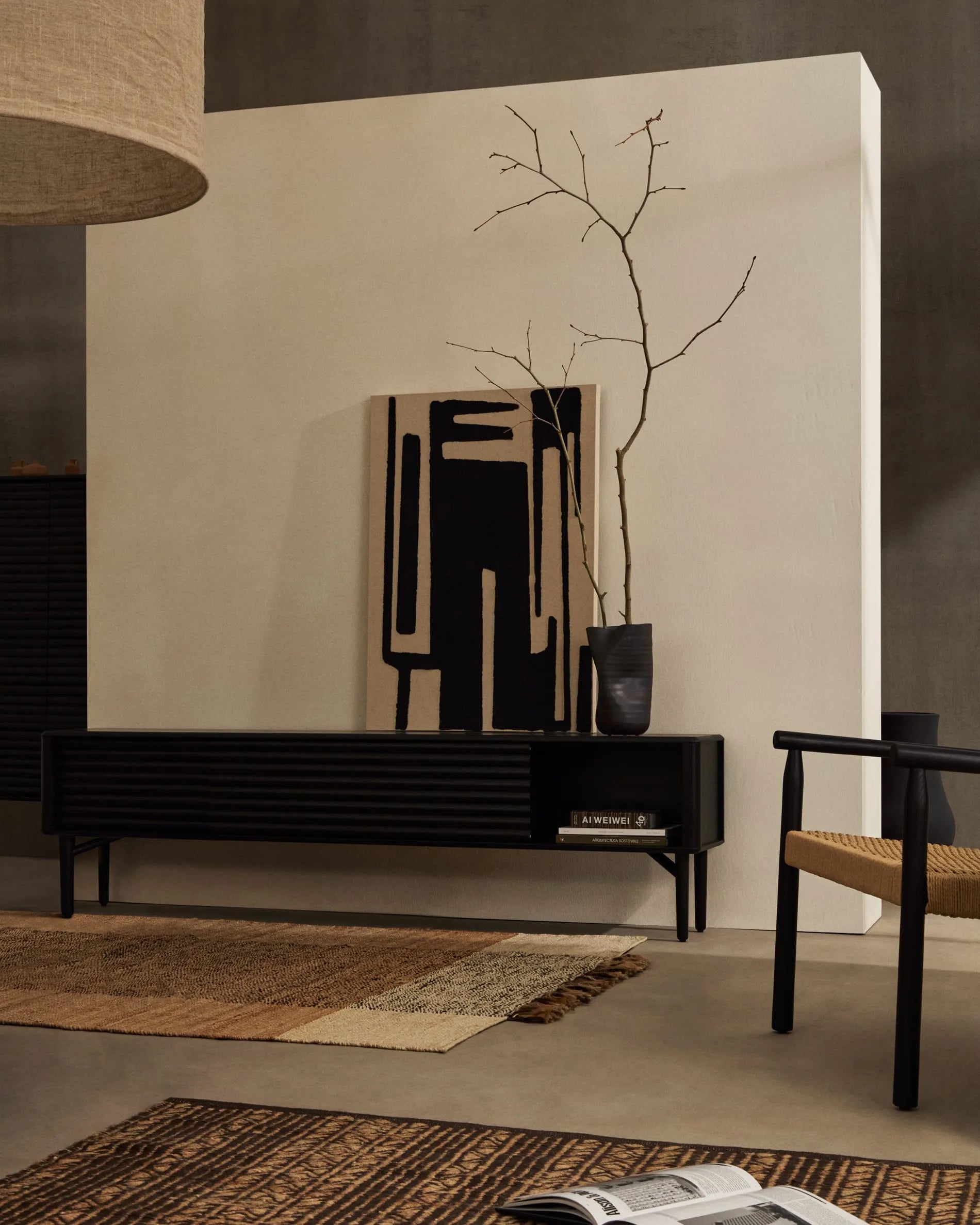 Elegantes TV-Möbel aus schwarzem Eichenfurnier, 200x57 cm, mit 2 Türen für stilvollen Stauraum.