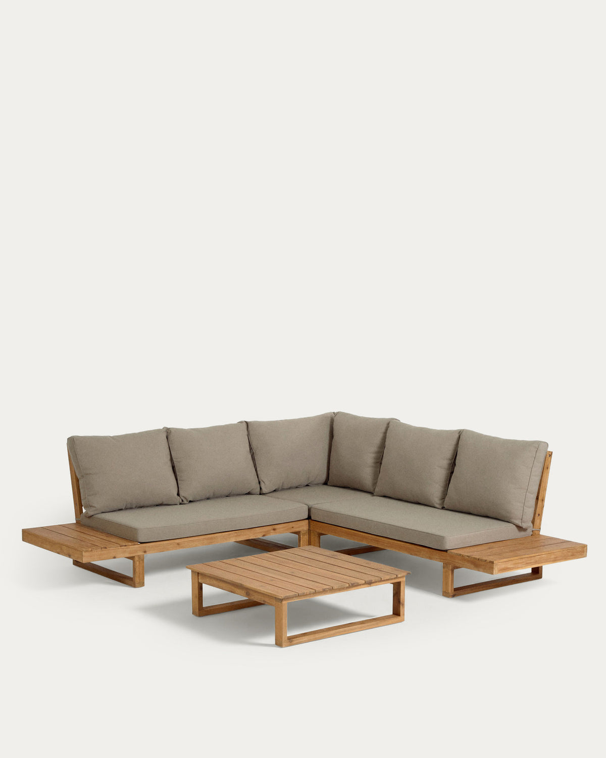 Set Flaviina 5-Sitzer Ecksofa und Tisch aus massivem Akazienholz FSC 100% in Beige präsentiert im Onlineshop von KAQTU Design AG. Loungeset ist von Kave Home