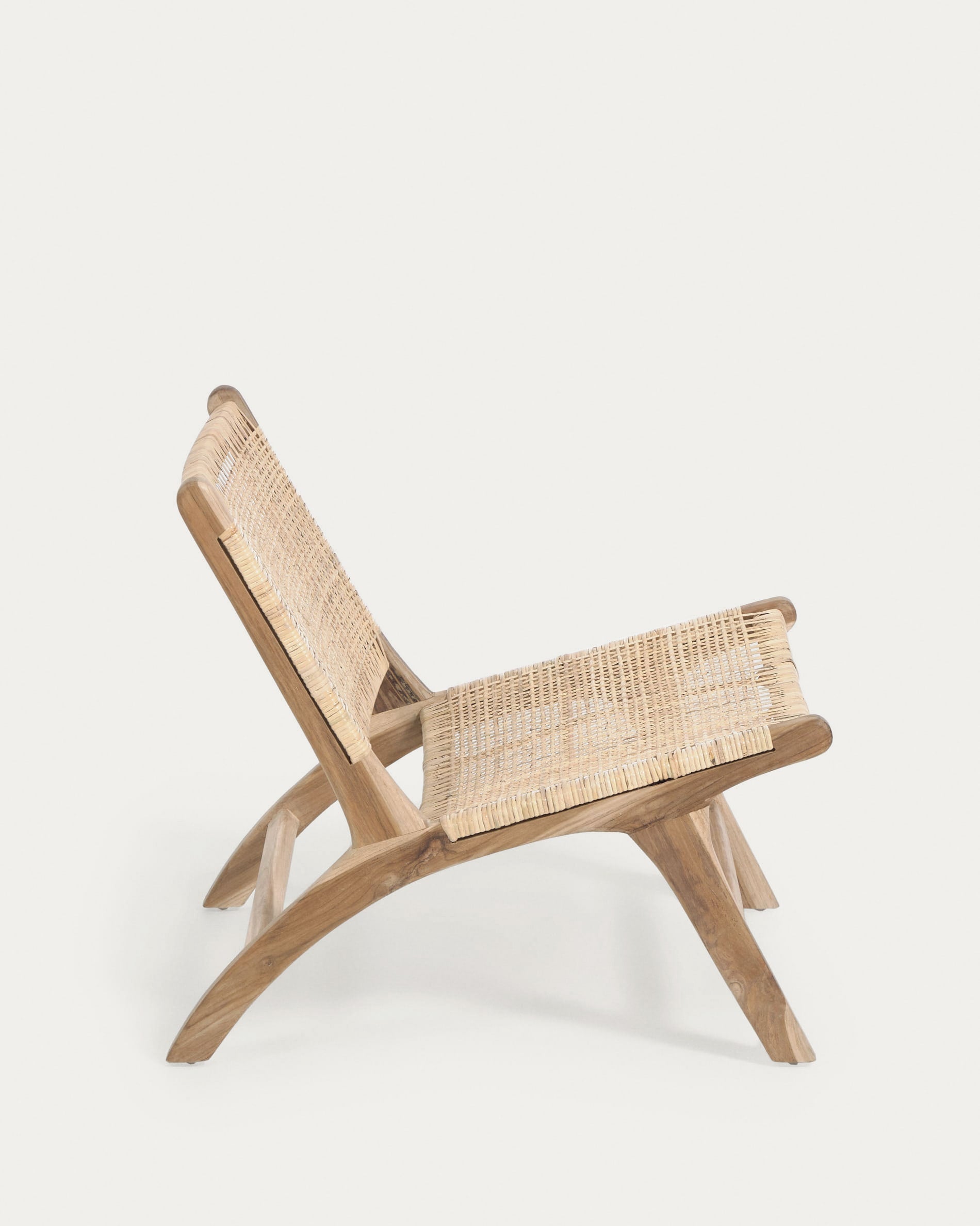 Beida Sessel: Robustes Teakholz trifft auf modernes Kave Home Design.